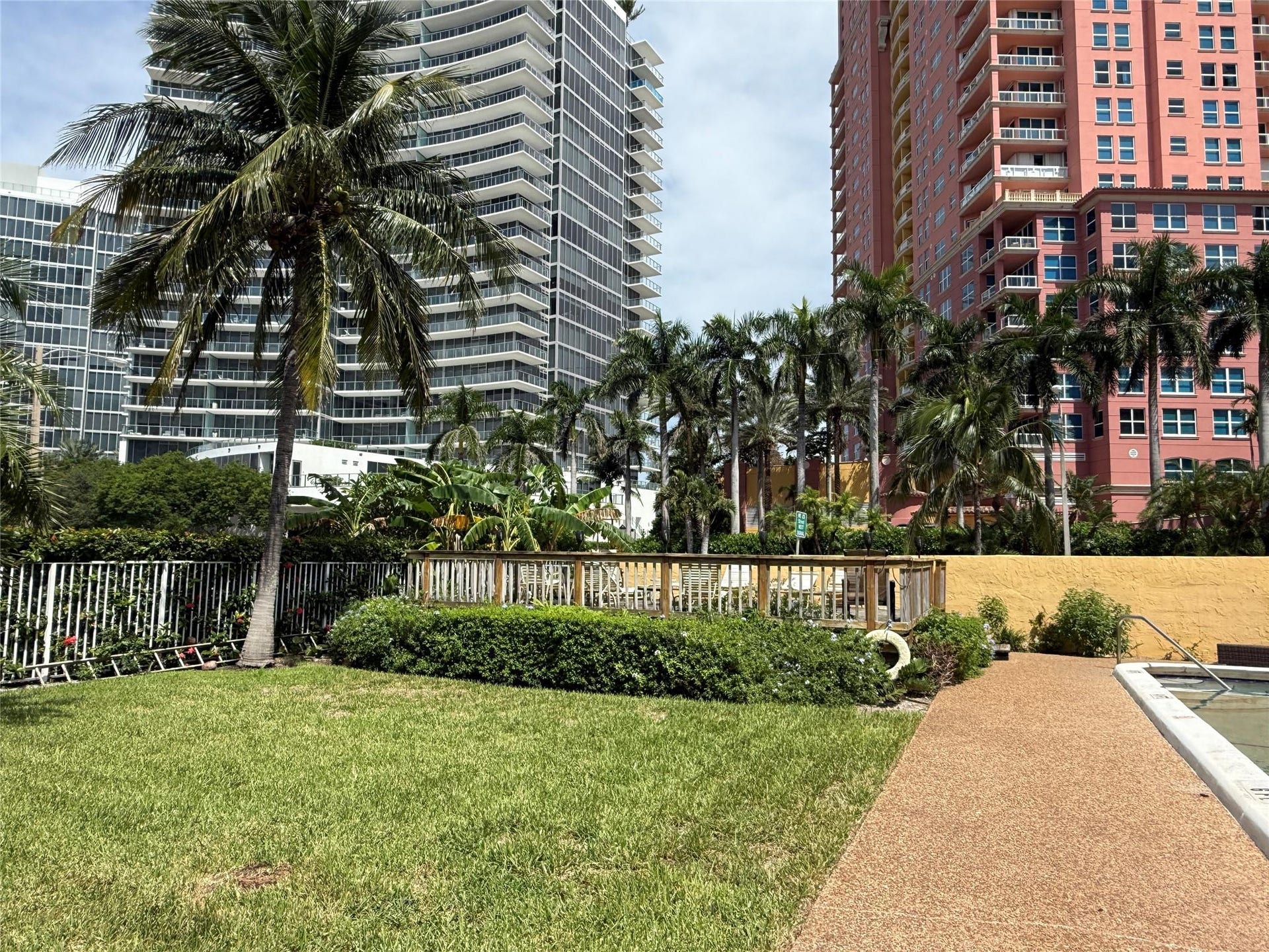 2121 N Ocean Boulevard, #2, Fort Lauderdale, Fort Lauderdale, FL 33305 Community patio and sitting area with grill.