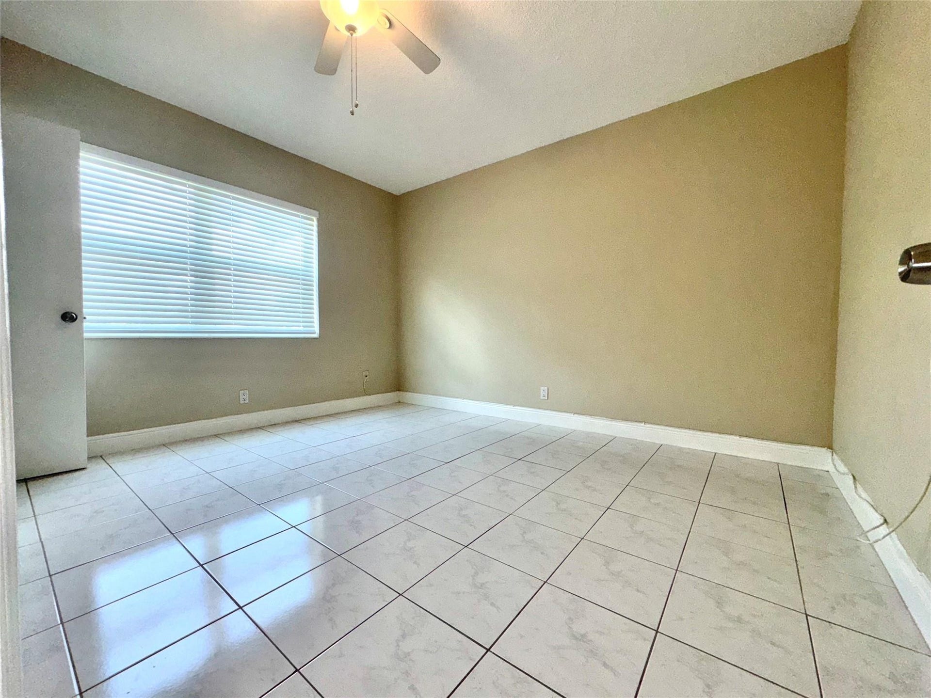 2121 N Ocean Boulevard, #2, Fort Lauderdale, Fort Lauderdale, FL 33305 Good size bedroom