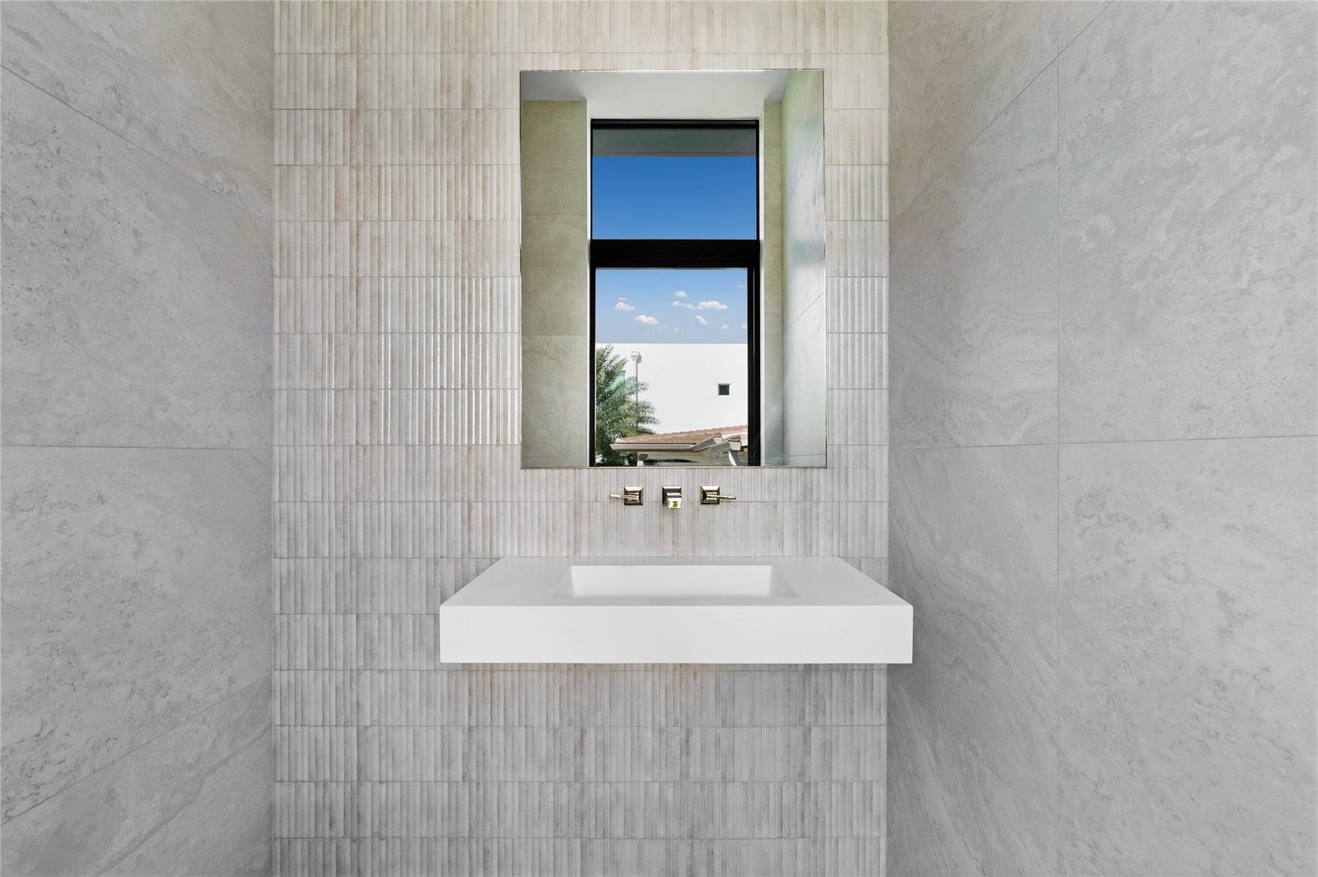 1500 SE 14th Street, Fort Lauderdale, FL 33316 Separate Outside Cabana Bath