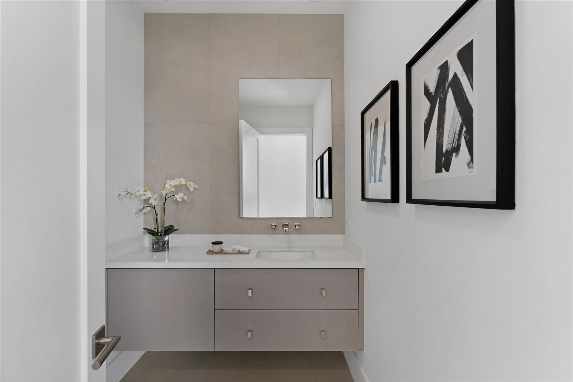 1500 SE 14th Street, Fort Lauderdale, FL 33316 Powder bathroom