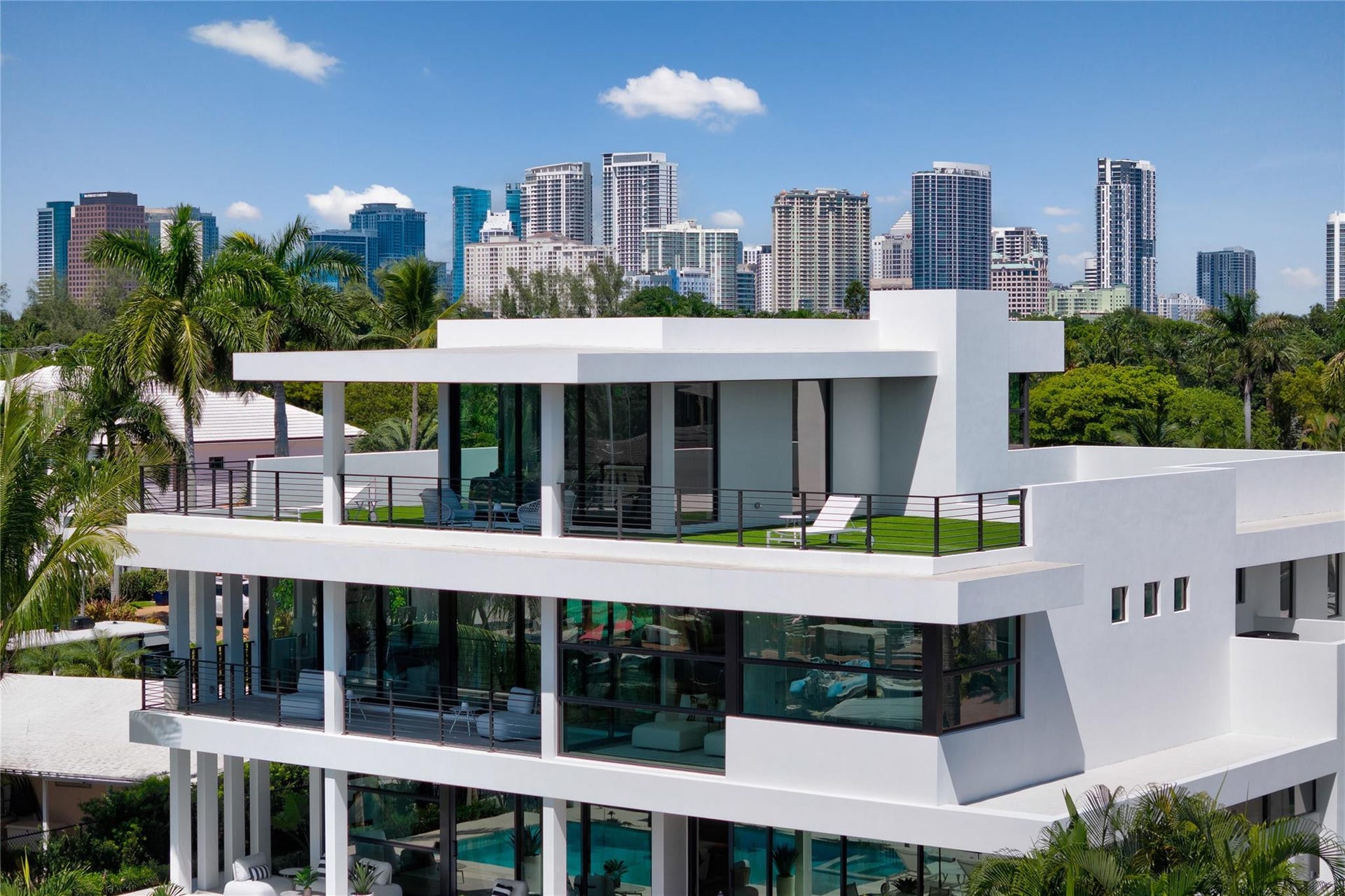 1500 SE 14th Street, Fort Lauderdale, FL 33316 Ft. Lauderdale skyline
