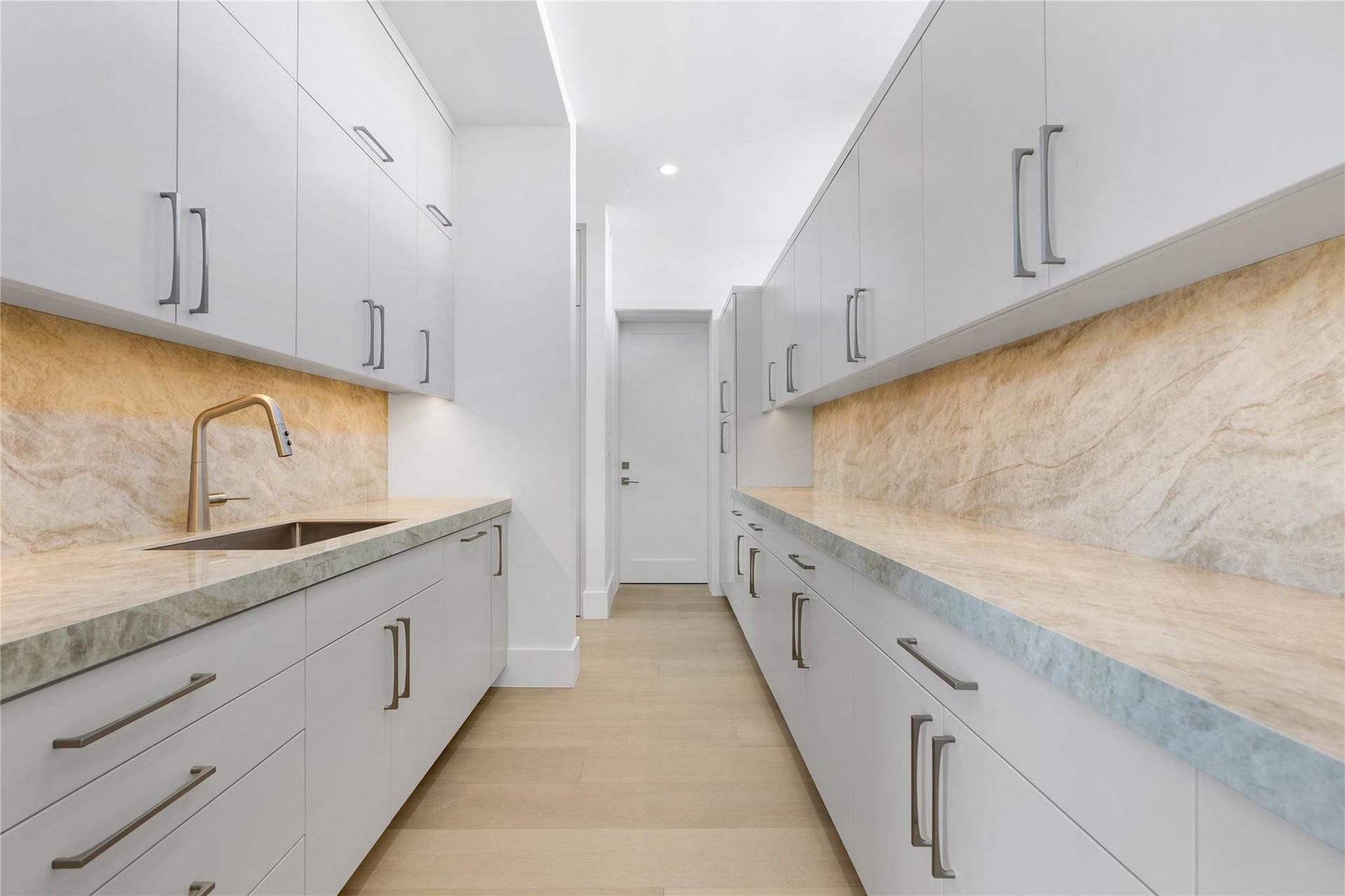 1500 SE 14th Street, Fort Lauderdale, FL 33316 Butlers pantry