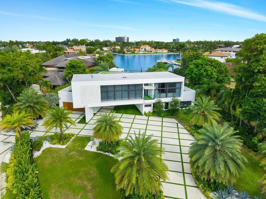 Property photo for 19 Gatehouse Road, Sea Ranch Lakes, FL