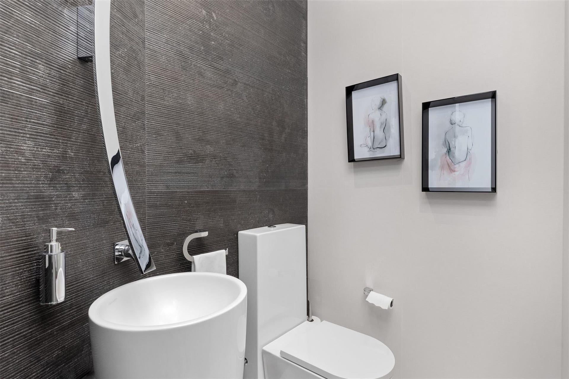 2140 N Ocean Boulevard, #V, Fort Lauderdale, FL 33305 1st Floor Powder Room