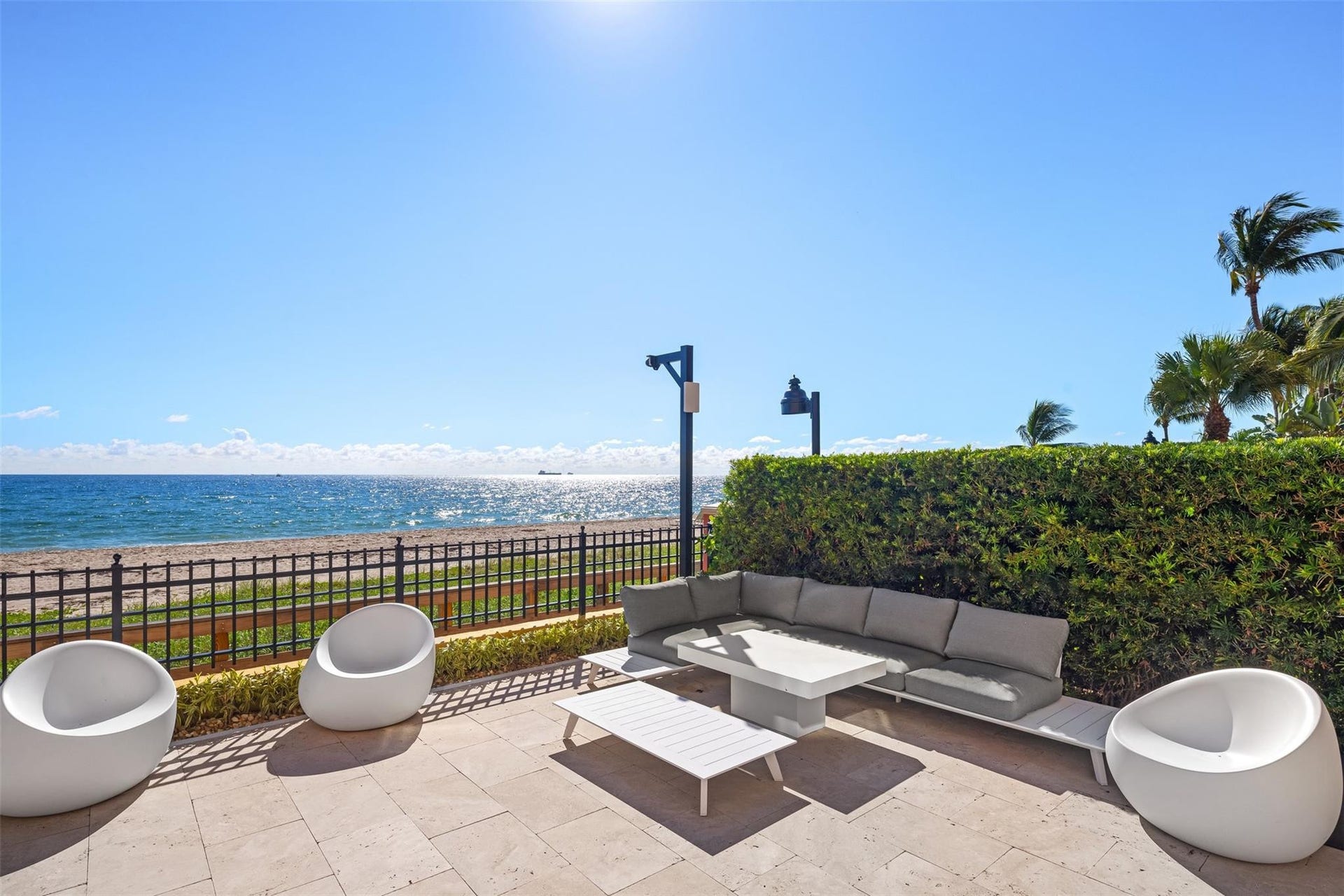 2140 N Ocean Boulevard, #V, Fort Lauderdale, FL 33305 Plenty of seating!!