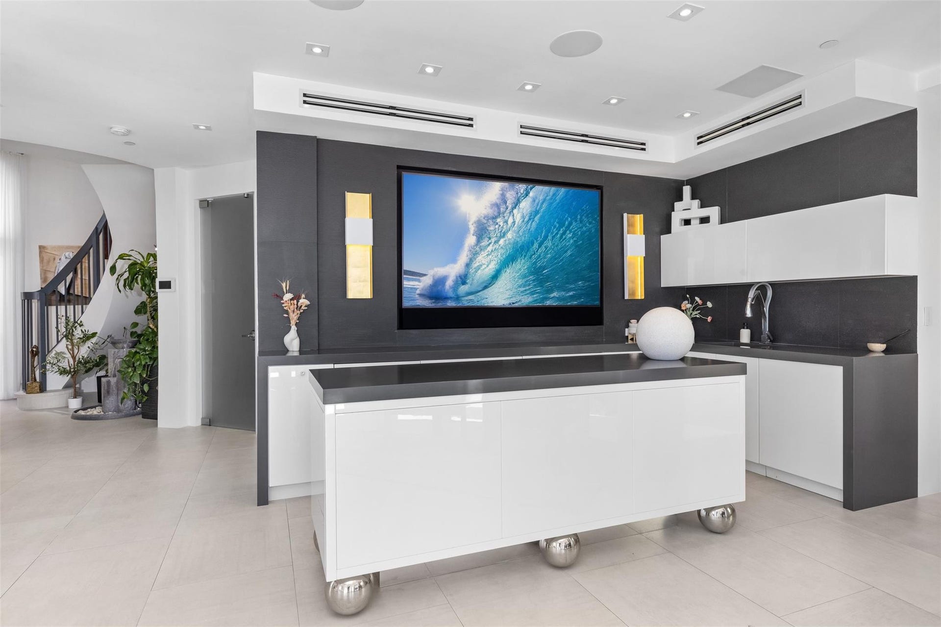 2140 N Ocean Boulevard, #V, Fort Lauderdale, FL 33305 1st Floor Lounge leading to the Ocean!