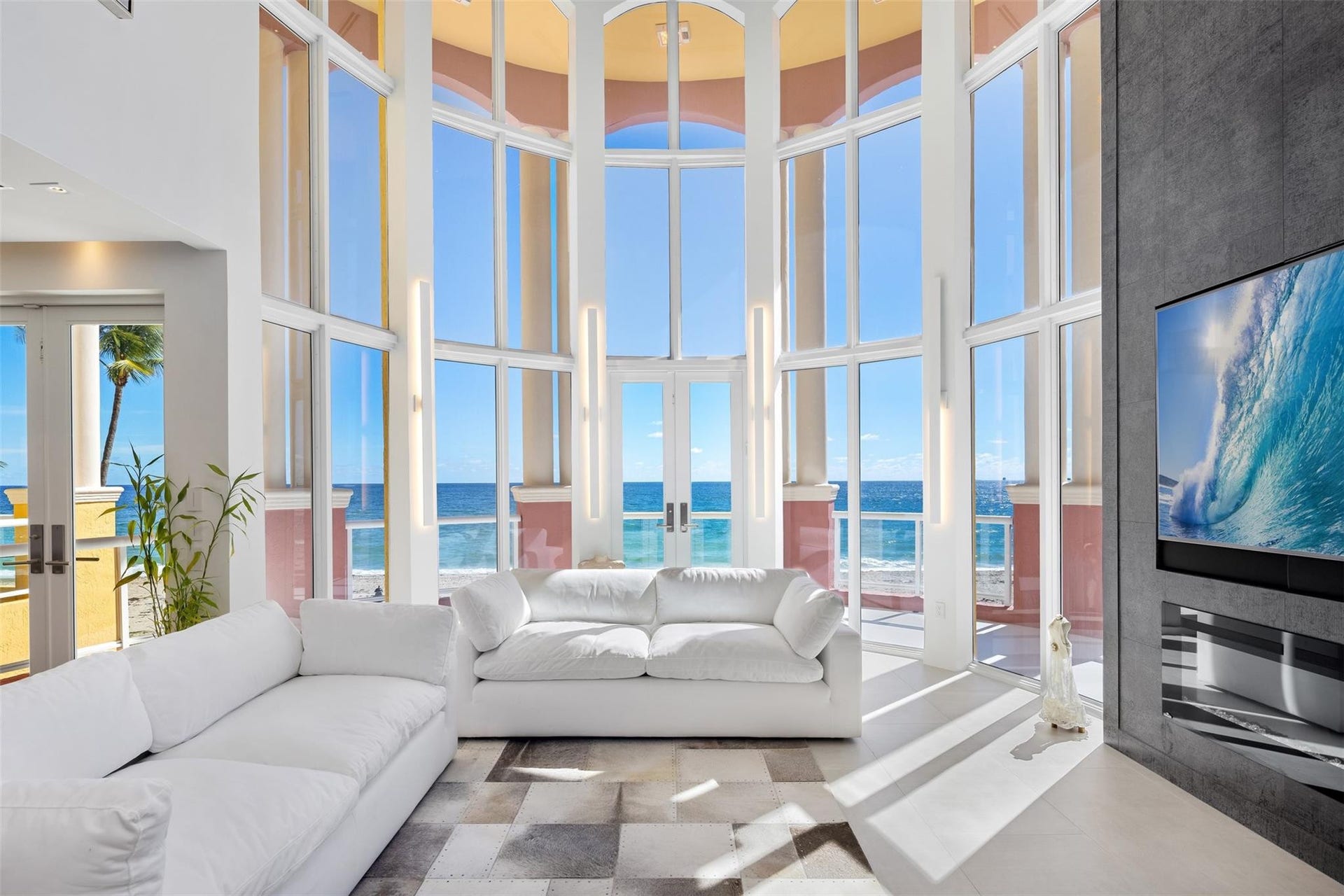 2140 N Ocean Boulevard, #V, Fort Lauderdale, FL 33305 2nd Floor Living Room