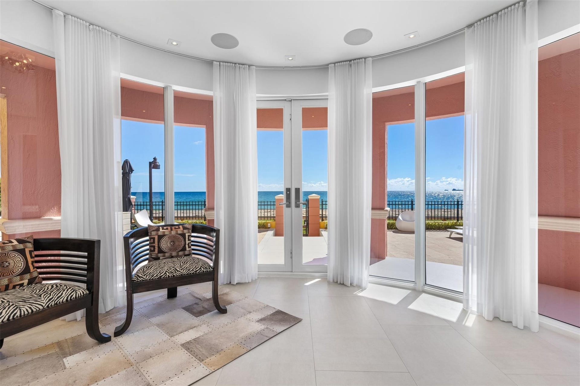 2140 N Ocean Boulevard, #V, Fort Lauderdale, FL 33305 1st Floor Lounge leading to the Ocean!