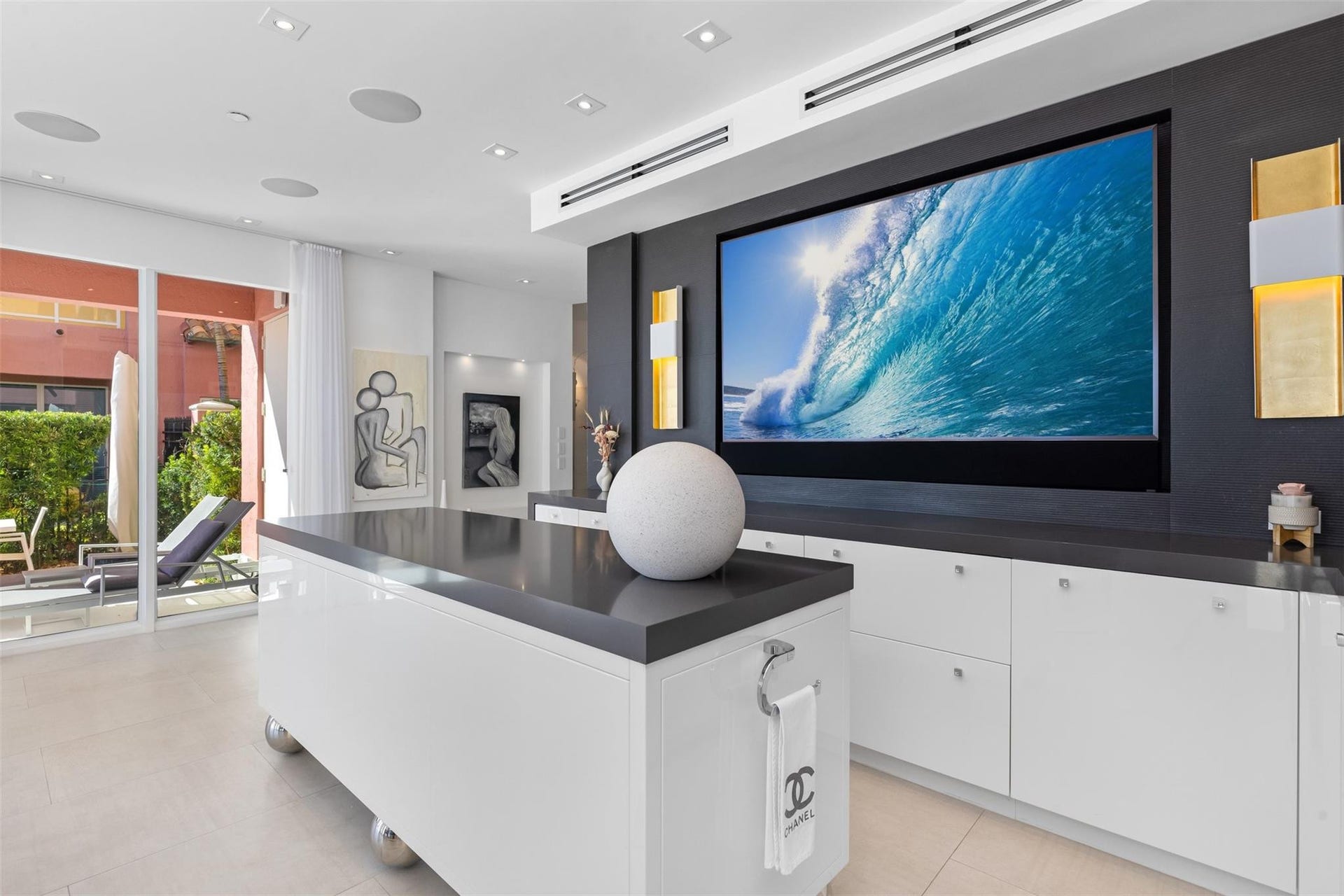 2140 N Ocean Boulevard, #V, Fort Lauderdale, FL 33305 1st Floor Lounge leading to the Ocean!