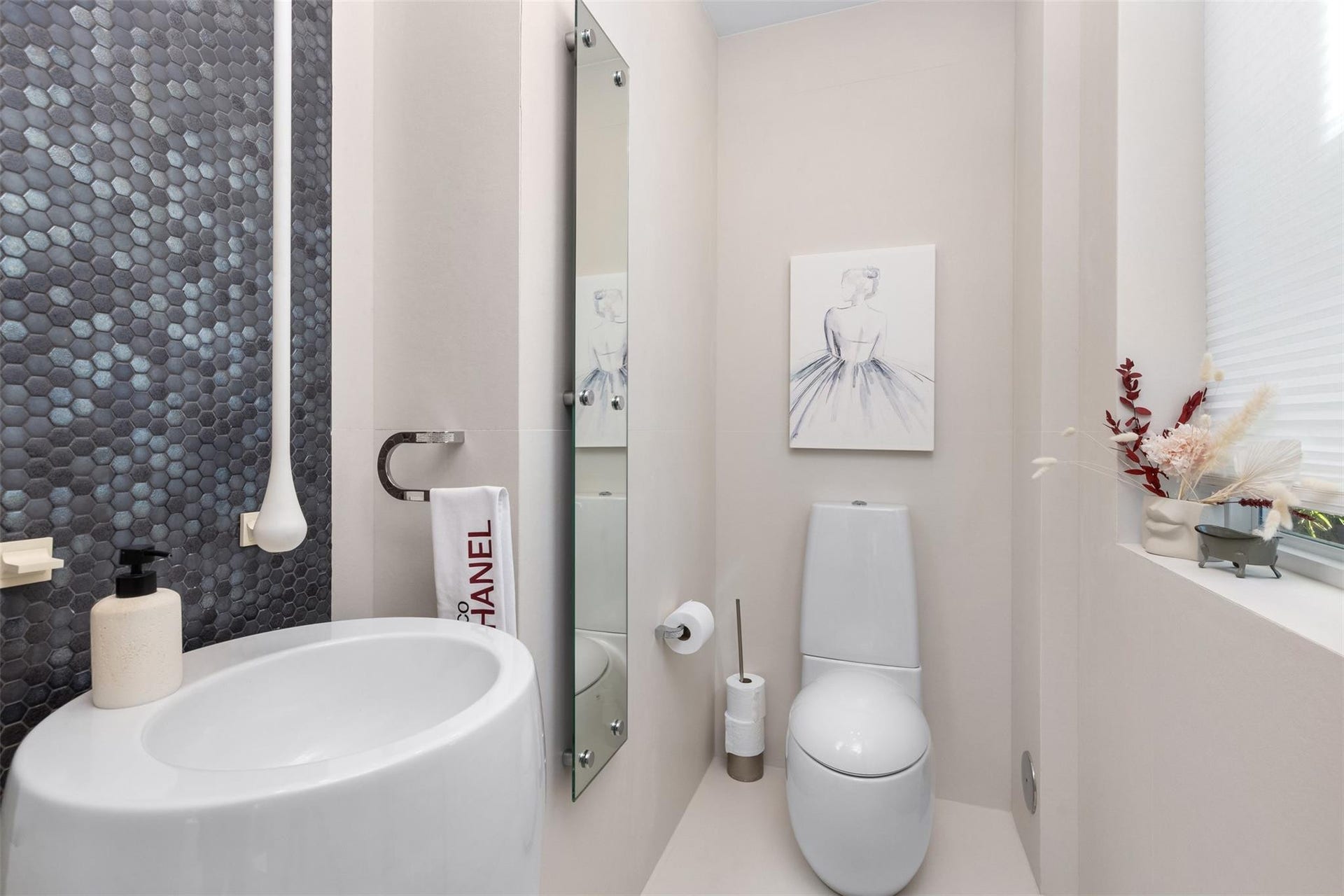 2140 N Ocean Boulevard, #V, Fort Lauderdale, FL 33305 1st Floor Powder Room