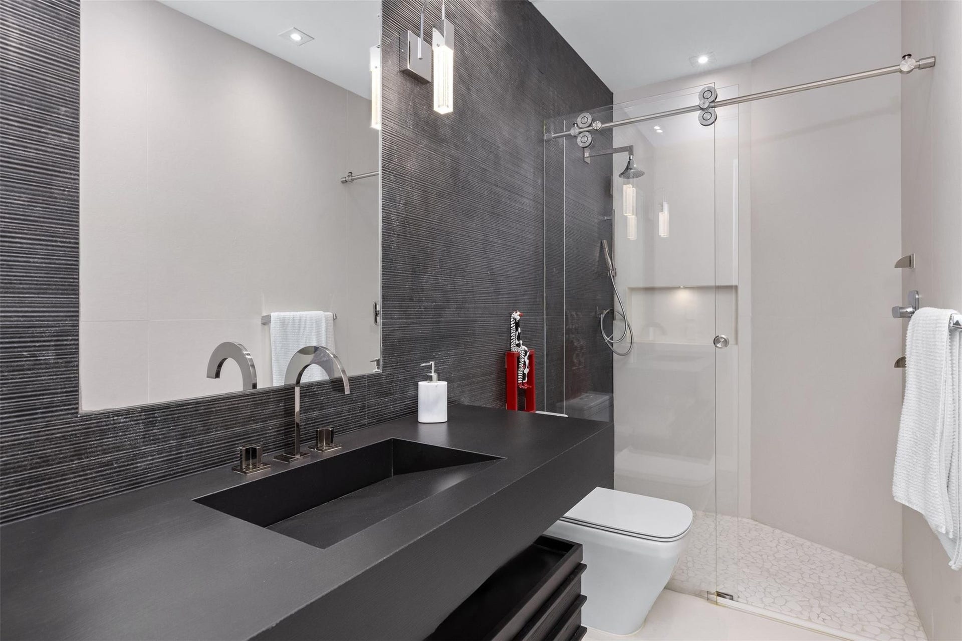 2140 N Ocean Boulevard, #V, Fort Lauderdale, FL 33305 3rd Floor guest Bathroom