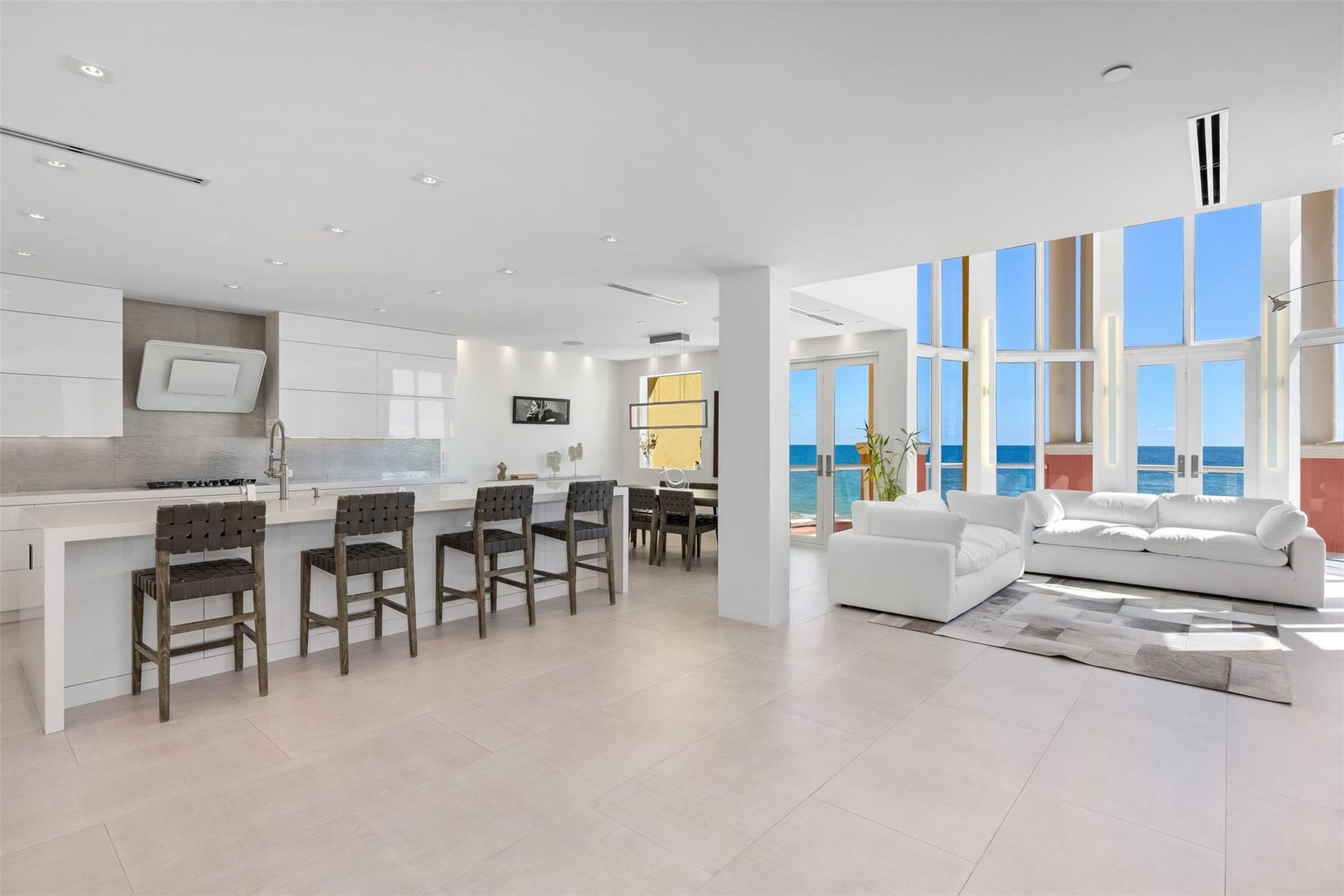 2140 N Ocean Boulevard, #V, Fort Lauderdale, FL 33305 2nd Floor Kitchen and dining