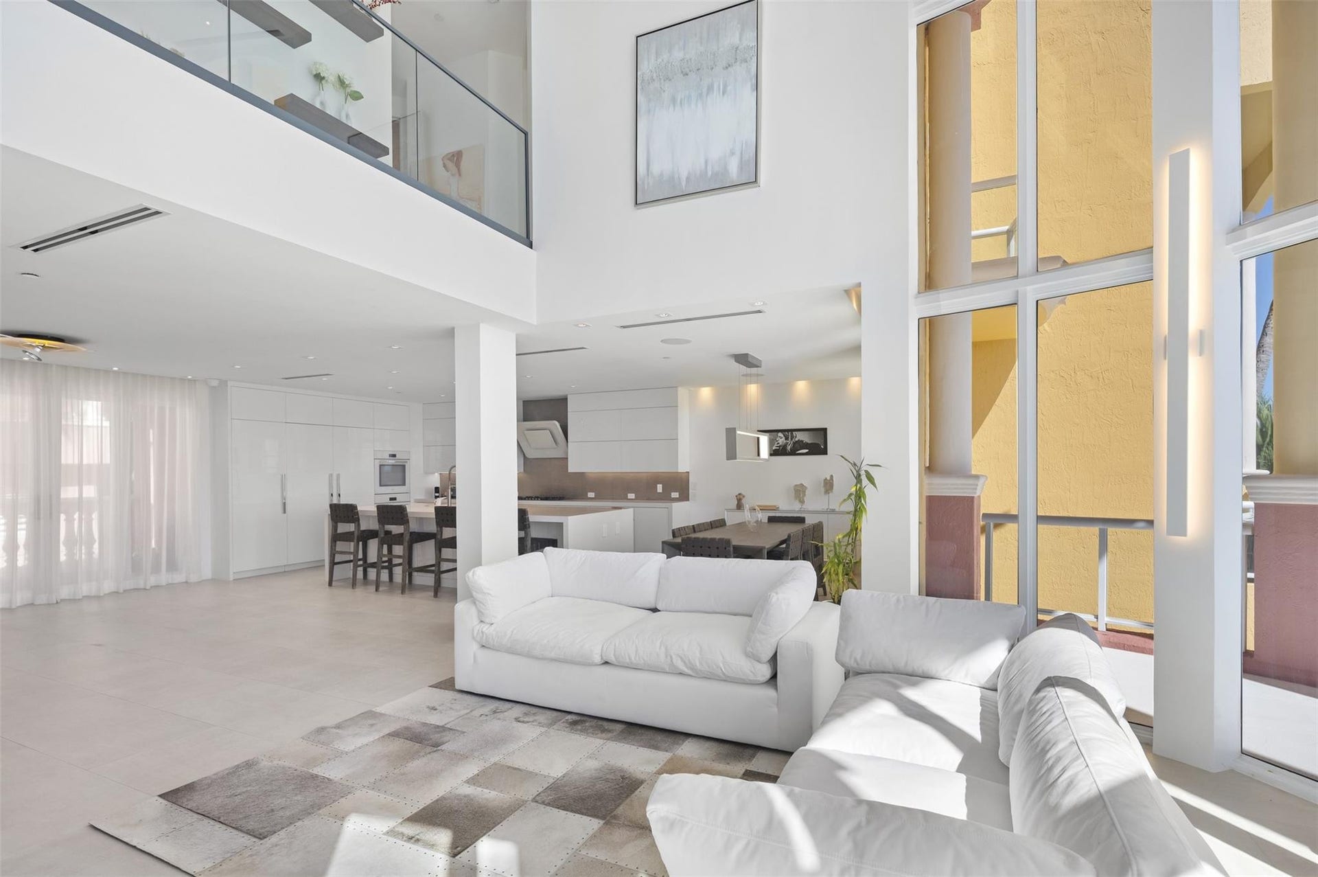 2140 N Ocean Boulevard, #V, Fort Lauderdale, FL 33305 2nd Floor Living Room