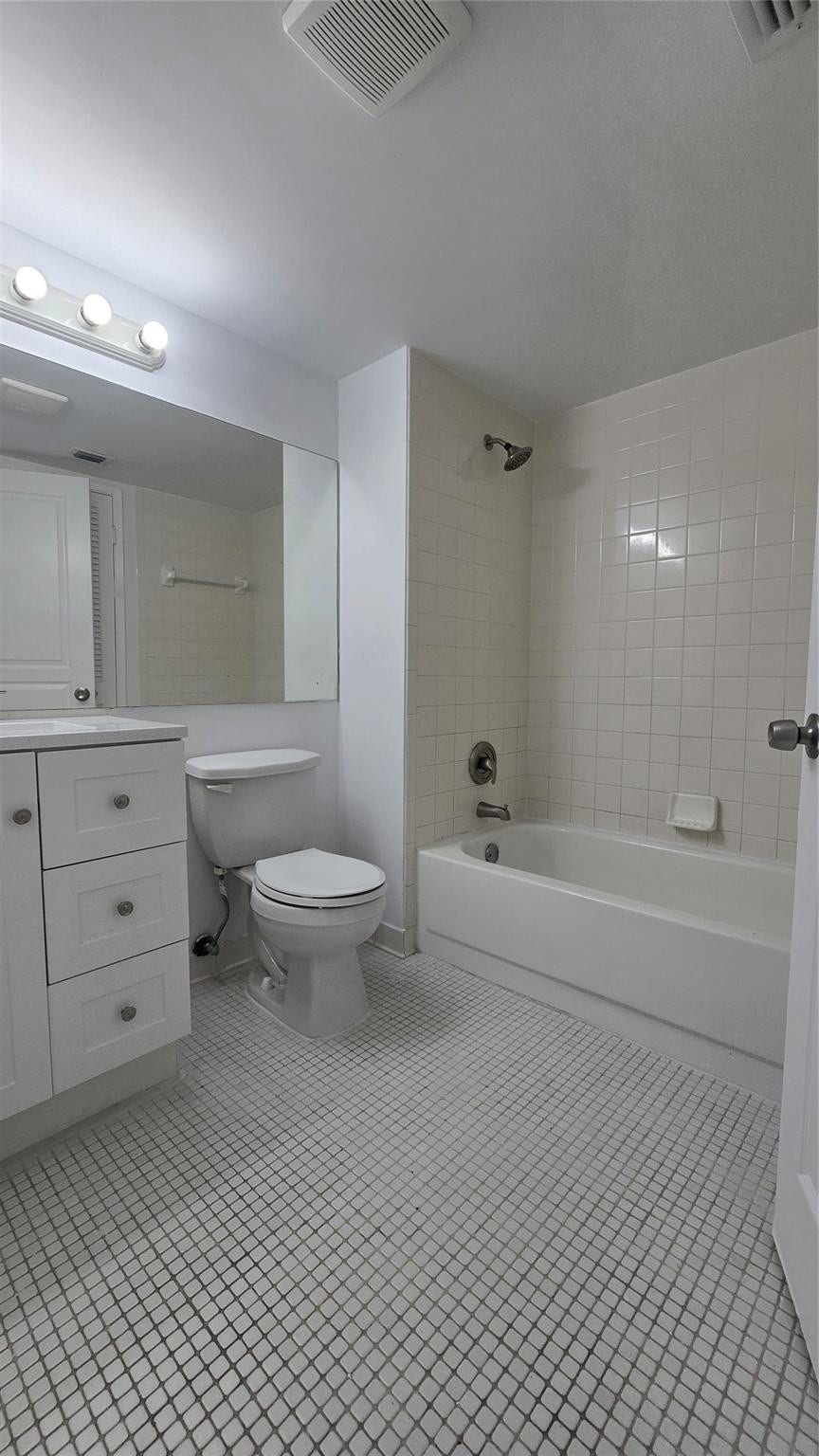 2815 N Course Drive, #201, Pompano Beach, FL 33069 Photo 17