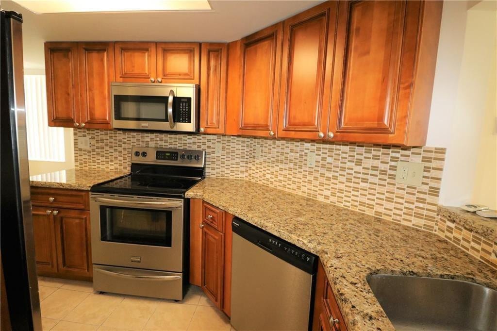 2815 N Course Drive, #201, Pompano Beach, FL 33069 Photo 3