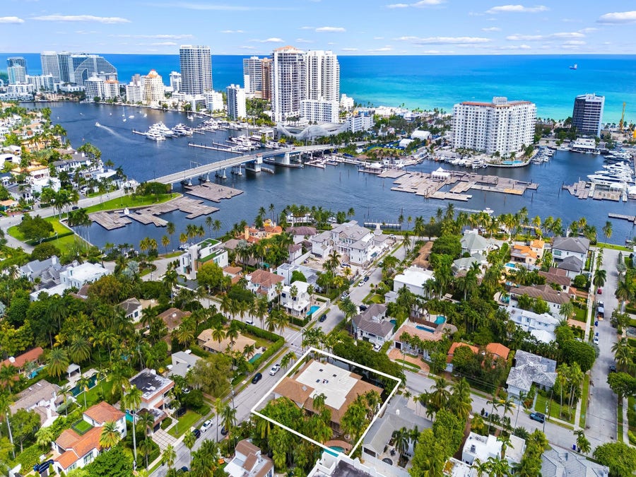 Property photo for 401 SE 26th Avenue, Fort Lauderdale, FL