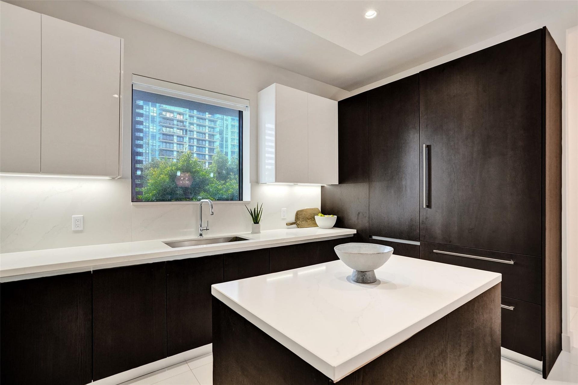 3030 N Ocean Boulevard, #S104, Fort Lauderdale, FL 33308 Sub-Zero refrigerator