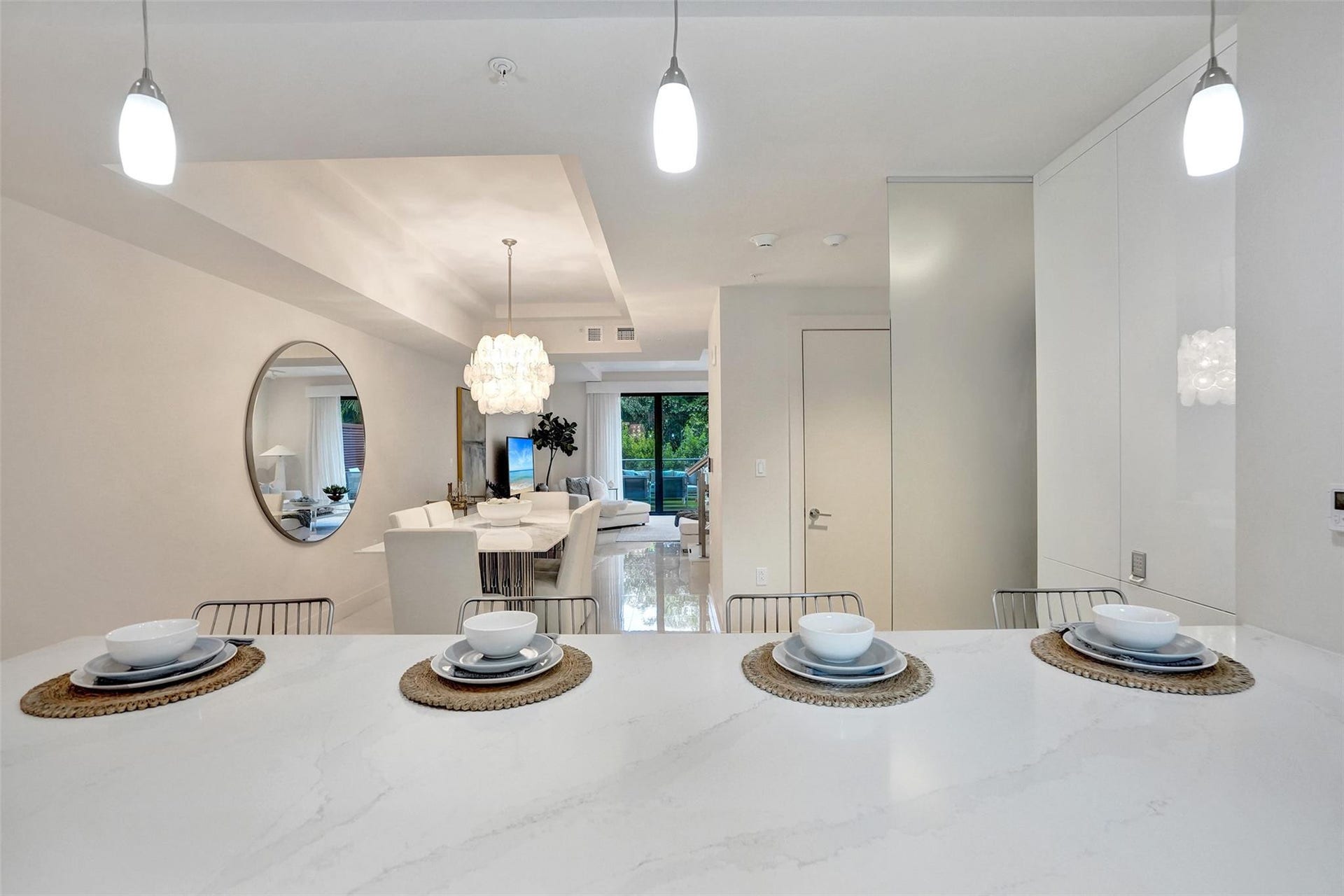 3030 N Ocean Boulevard, #S104, Fort Lauderdale, FL 33308 10' breakfast bar