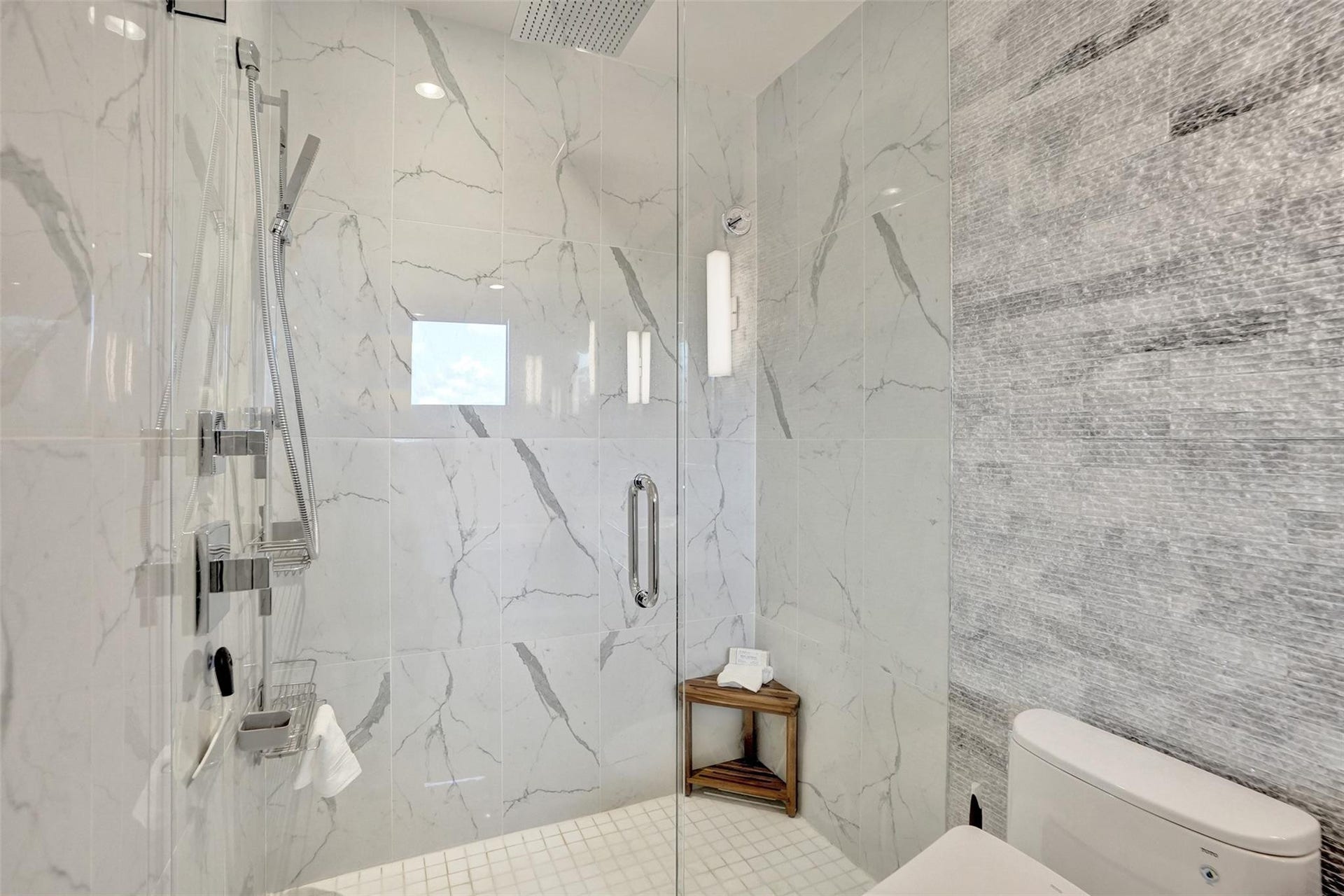 3030 N Ocean Boulevard, #S104, Fort Lauderdale, FL 33308 separate stall shower