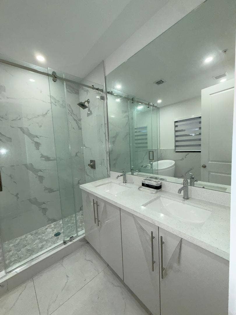 BATHROOM B 1641