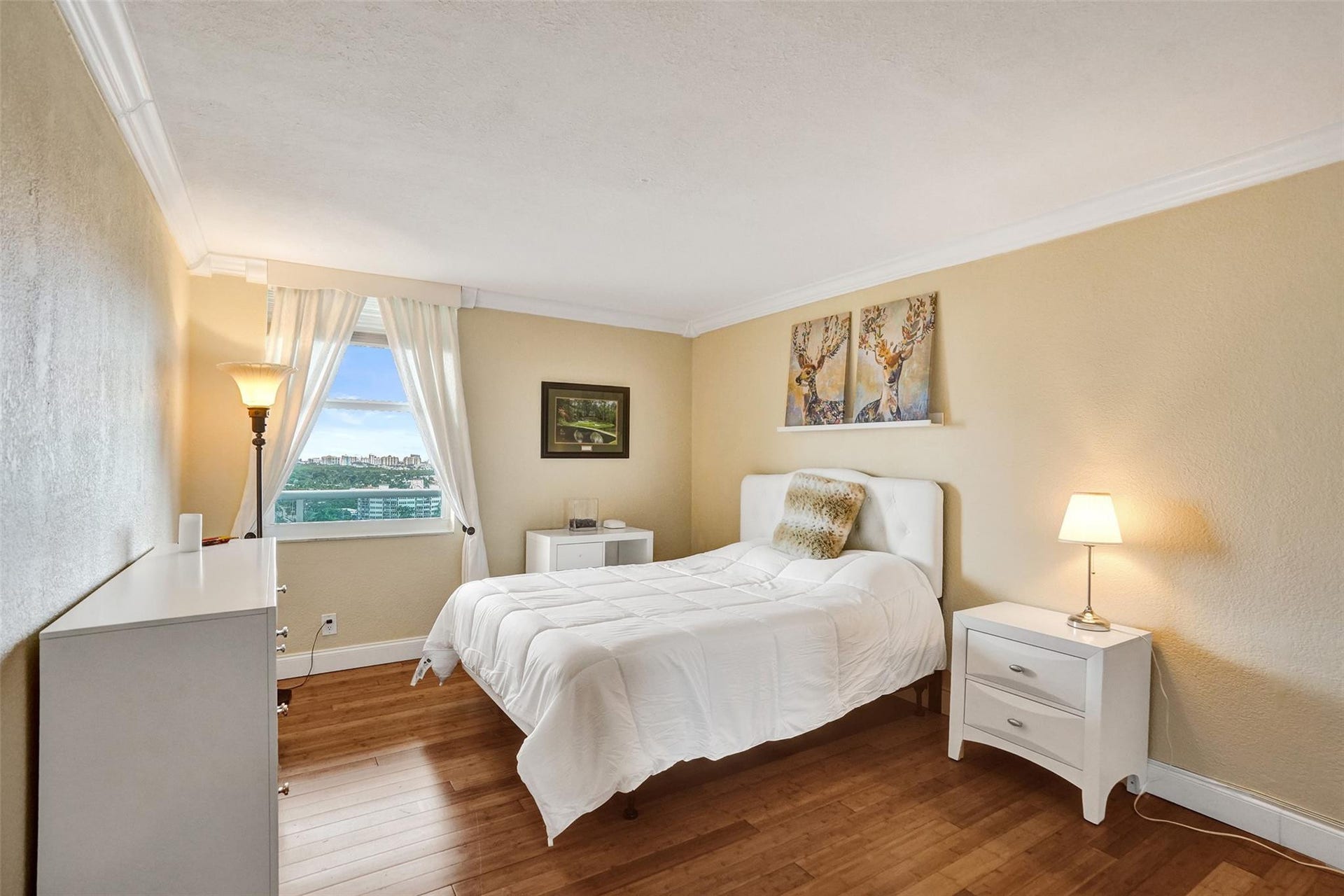 3015 N Ocean Boulevard, #15J, Fort Lauderdale, FL 33308 Guest bedroom has walk in closet