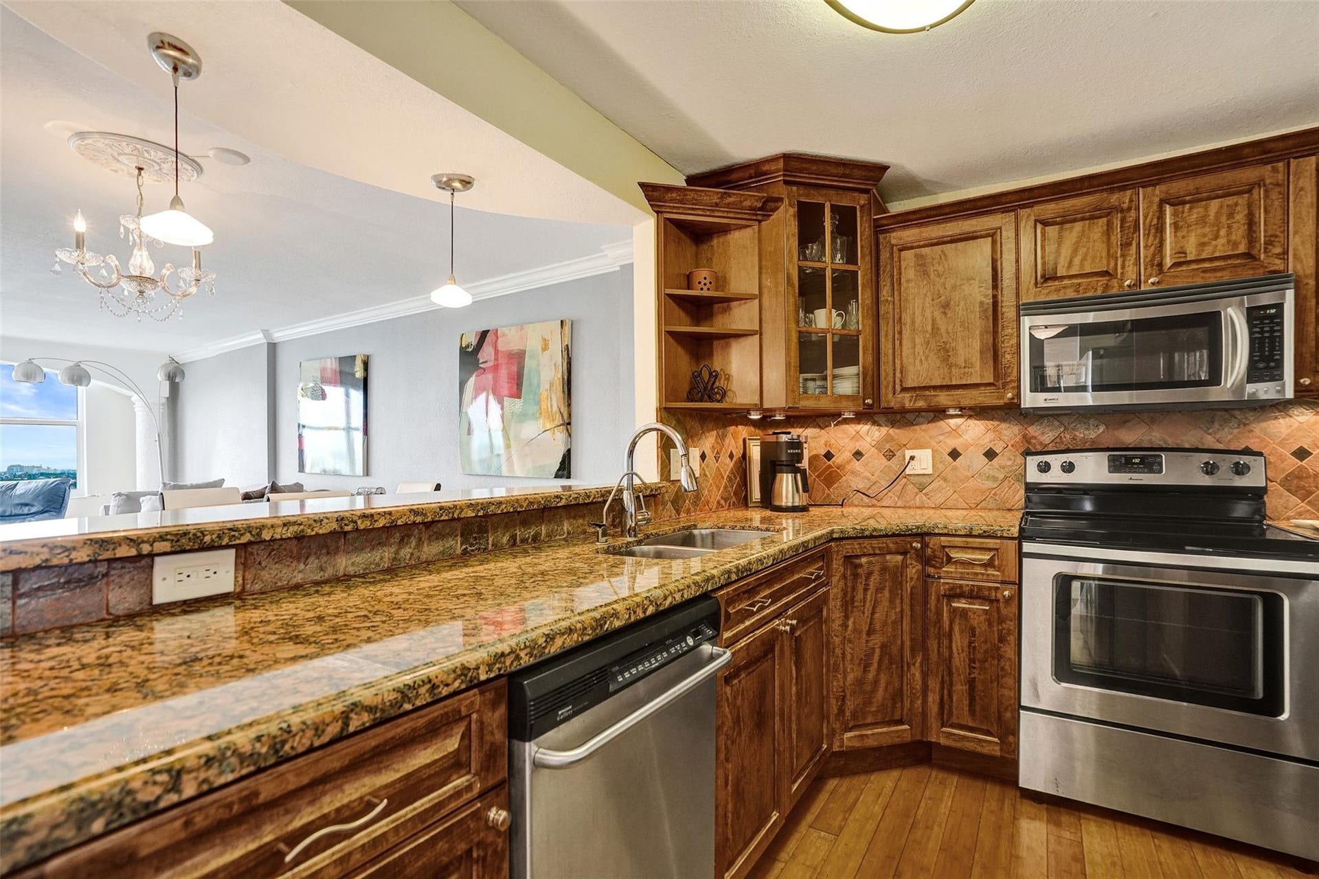 3015 N Ocean Boulevard, #15J, Fort Lauderdale, FL 33308 lGreat space for dinner prep