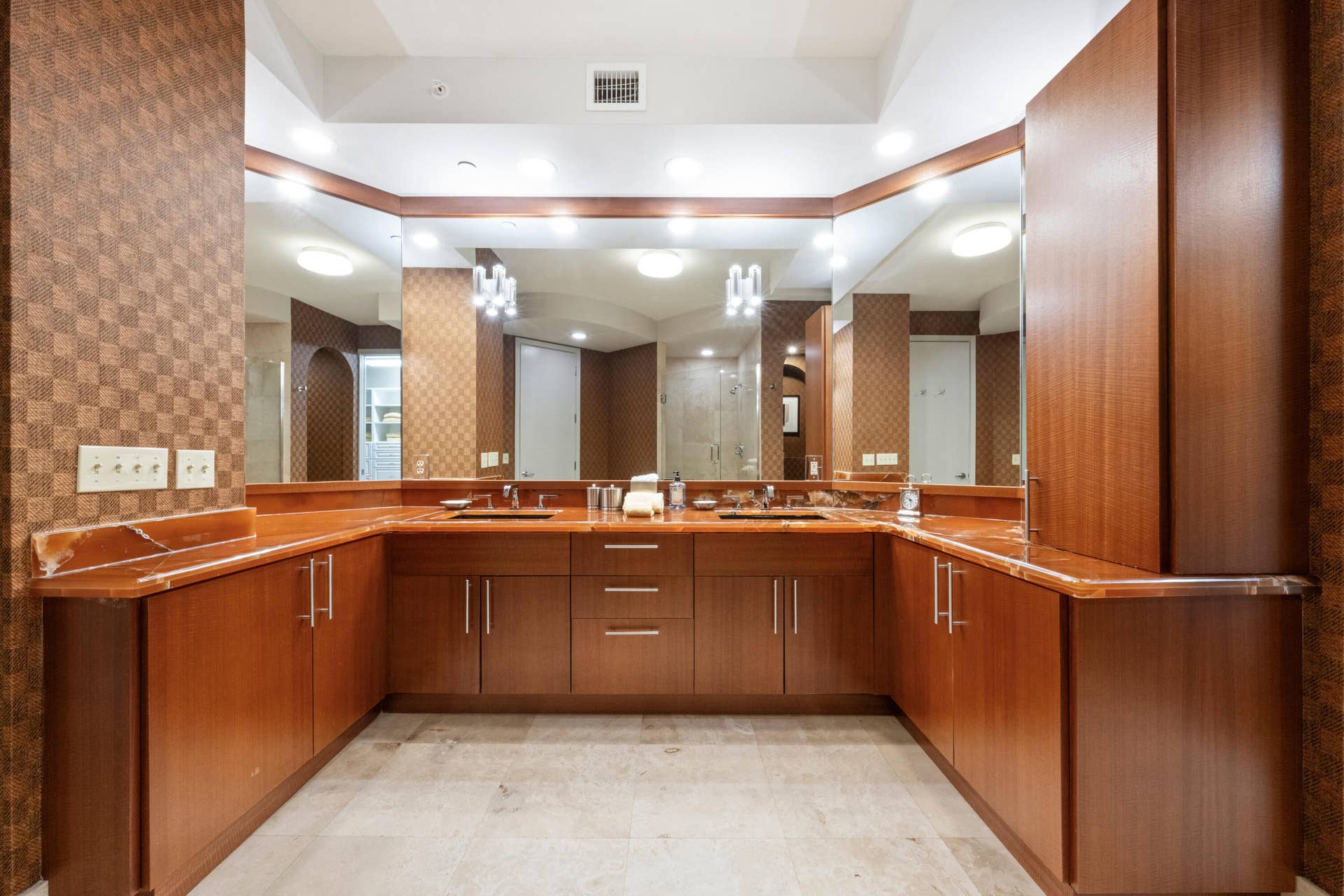 028-029-Primary Bath-4000x2667