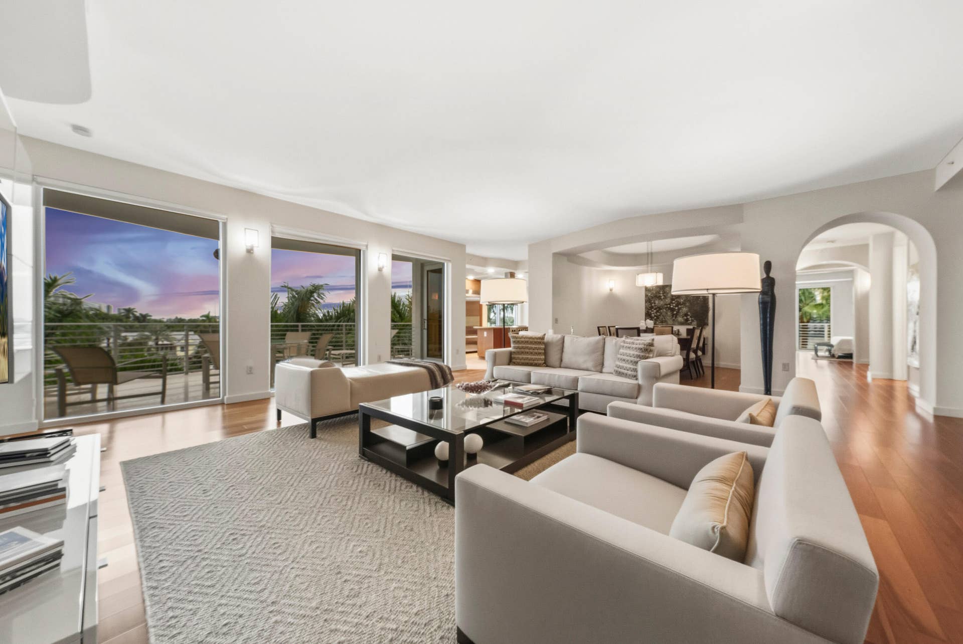010-044-Living Room-4000x2673