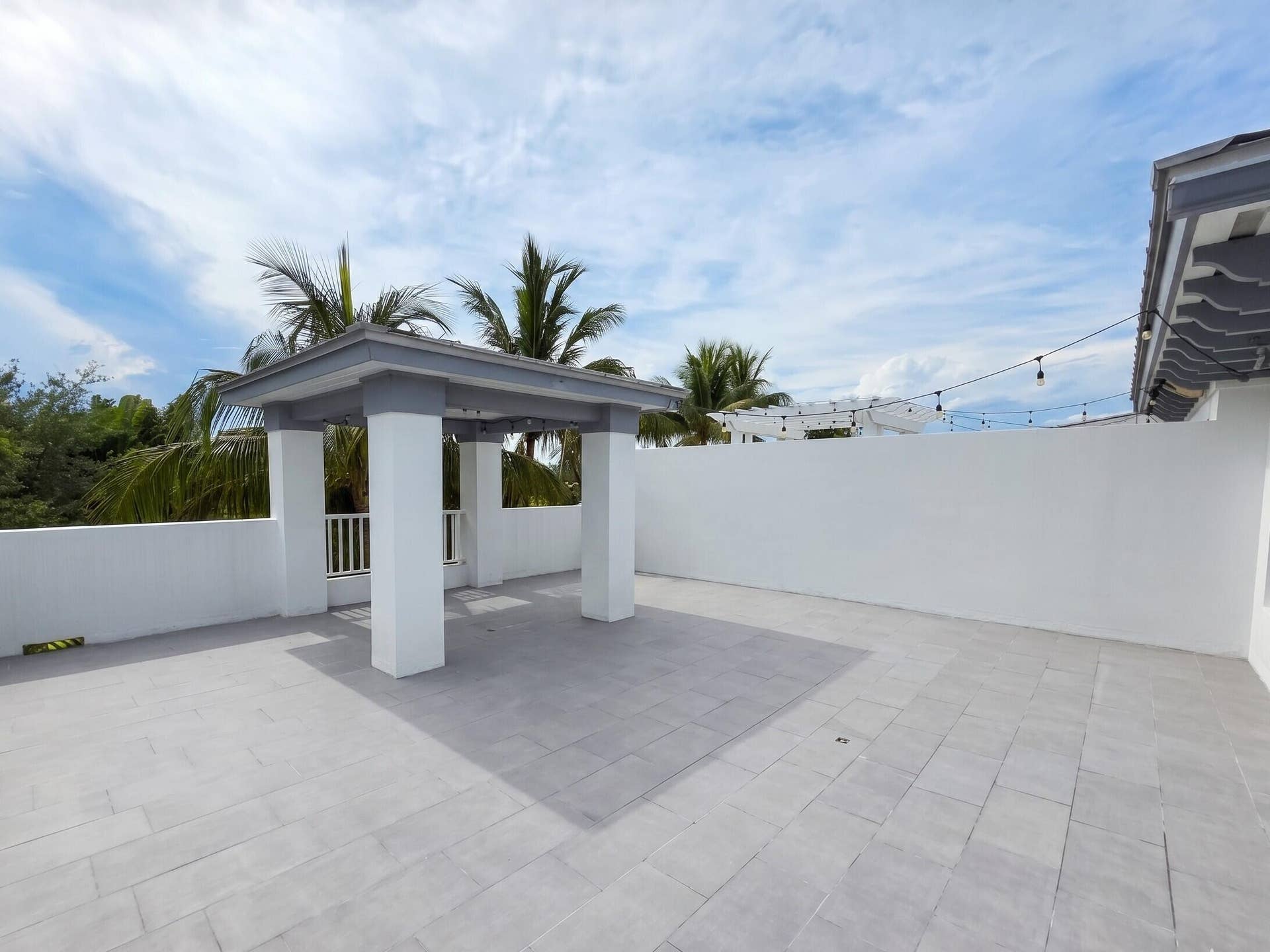 218 NE 15th Avenue, #218, Fort Lauderdale, FL 33301 roof 218 no5b