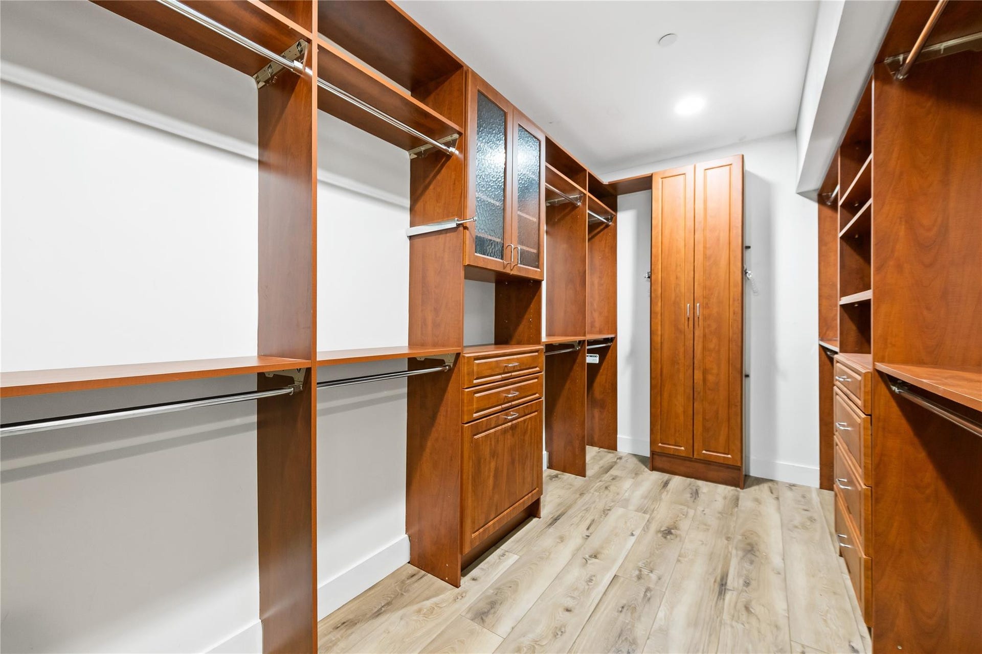 218 NE 15th Avenue, #218, Fort Lauderdale, FL 33301 Primary walk-in closet
