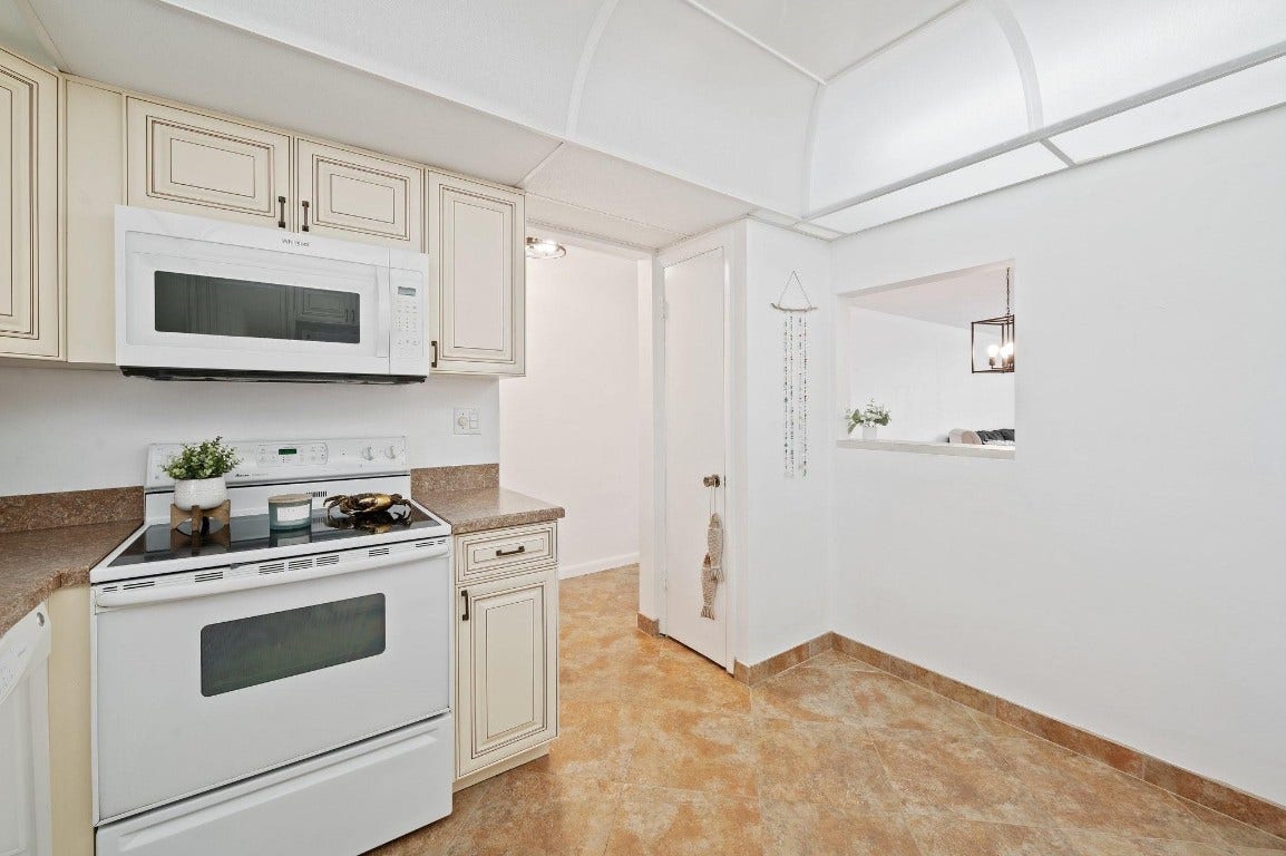 1050 Hillsboro Mile, #203w, Hillsboro Beach, Hillsboro Beach, FL 33062