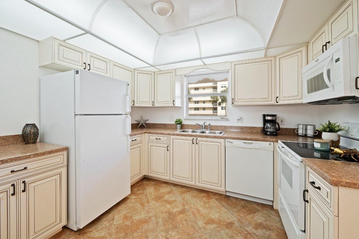 1050 Hillsboro Mile, #203w, Hillsboro Beach, Hillsboro Beach, FL 33062