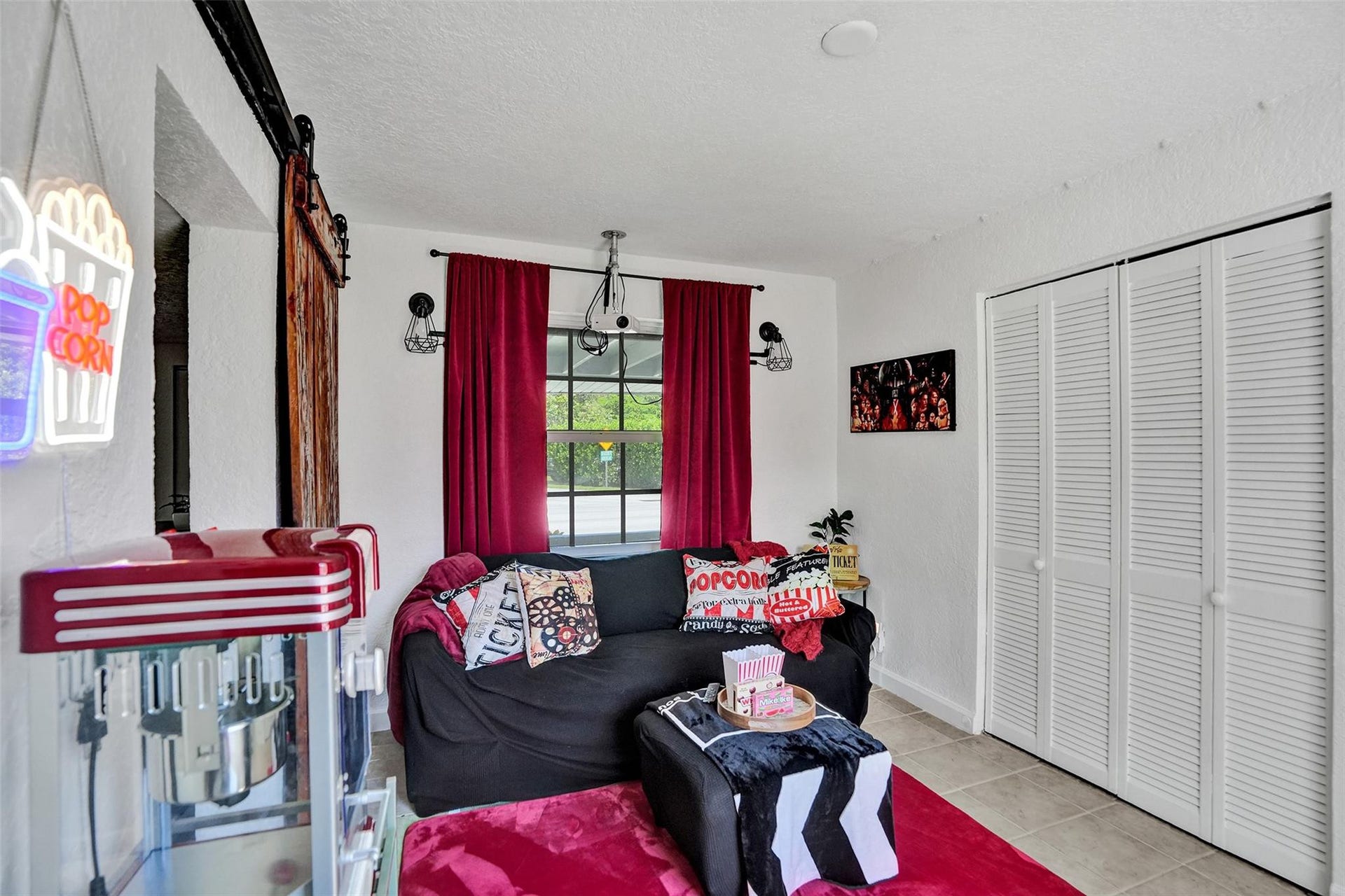 90 NE 26th Street, Wilton Manors, FL 33305 There is a closet & this can be used as a bedroom.