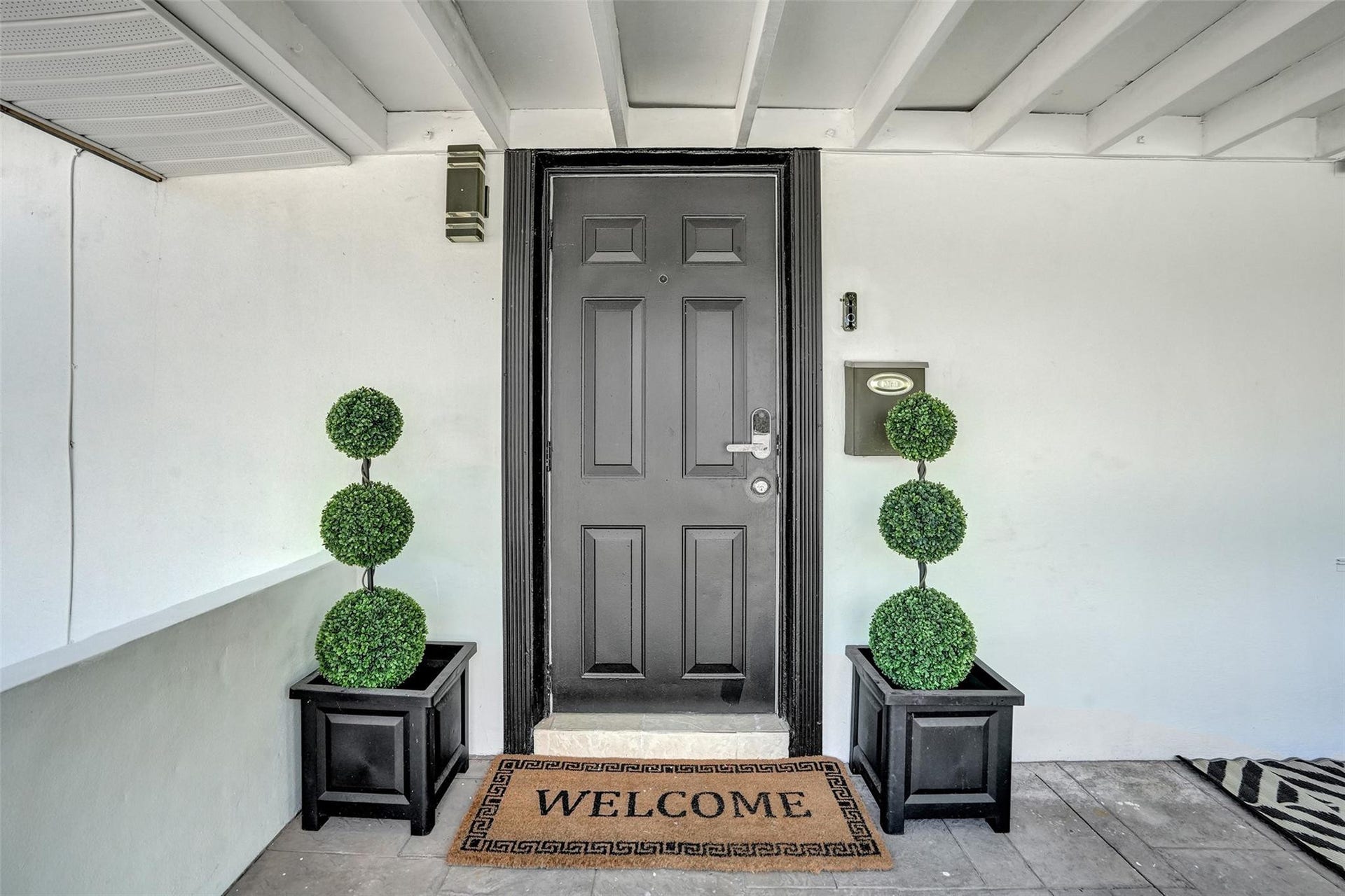 90 NE 26th Street, Wilton Manors, FL 33305 Front porch