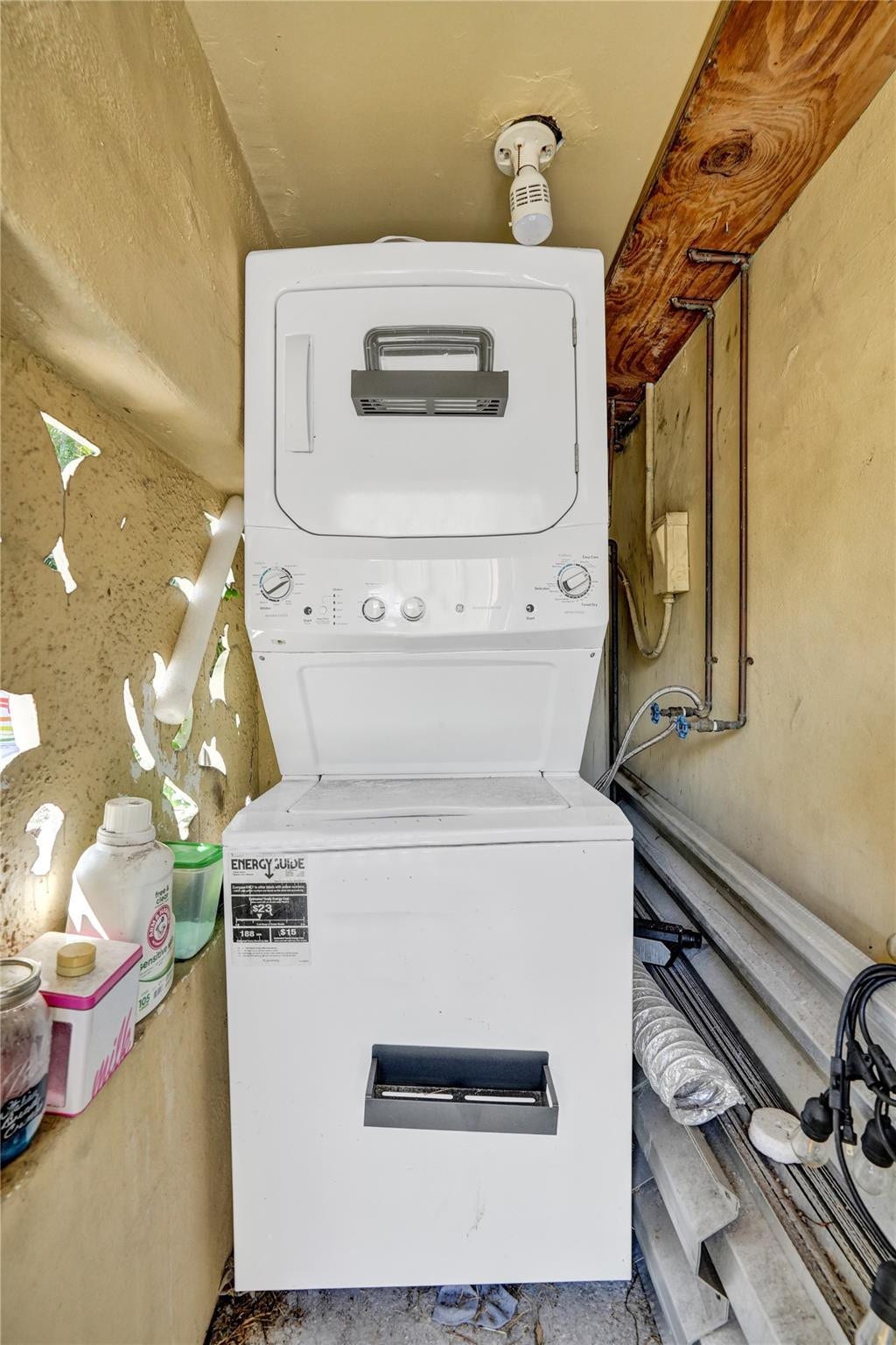 90 NE 26th Street, Wilton Manors, FL 33305 washer & dryer are housed in a structural storage area in the rear