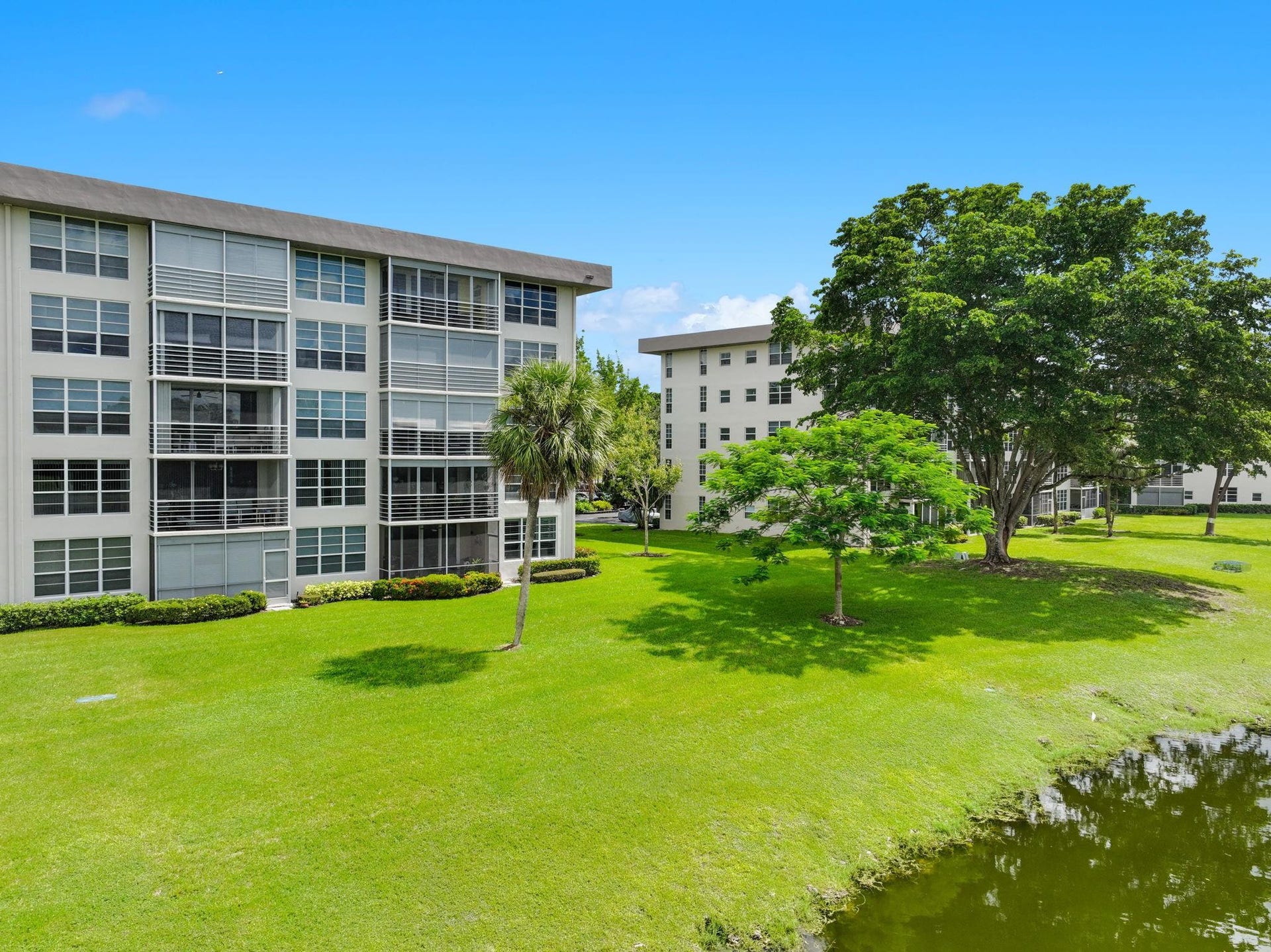 555 Oaks Lane, #112, Pompano Beach, FL 33069 555 Oaks Lane, #112, Pompano Beach, FL 33069