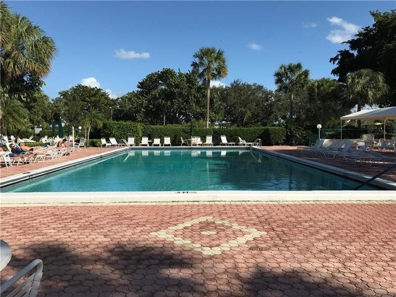 555 Oaks Lane, #112, Pompano Beach, FL 33069 555 Oaks Lane, #112, Pompano Beach, FL 33069
