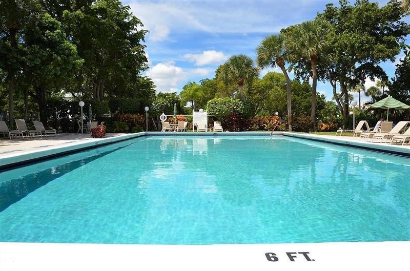 555 Oaks Lane, #112, Pompano Beach, FL 33069 555 Oaks Lane, #112, Pompano Beach, FL 33069