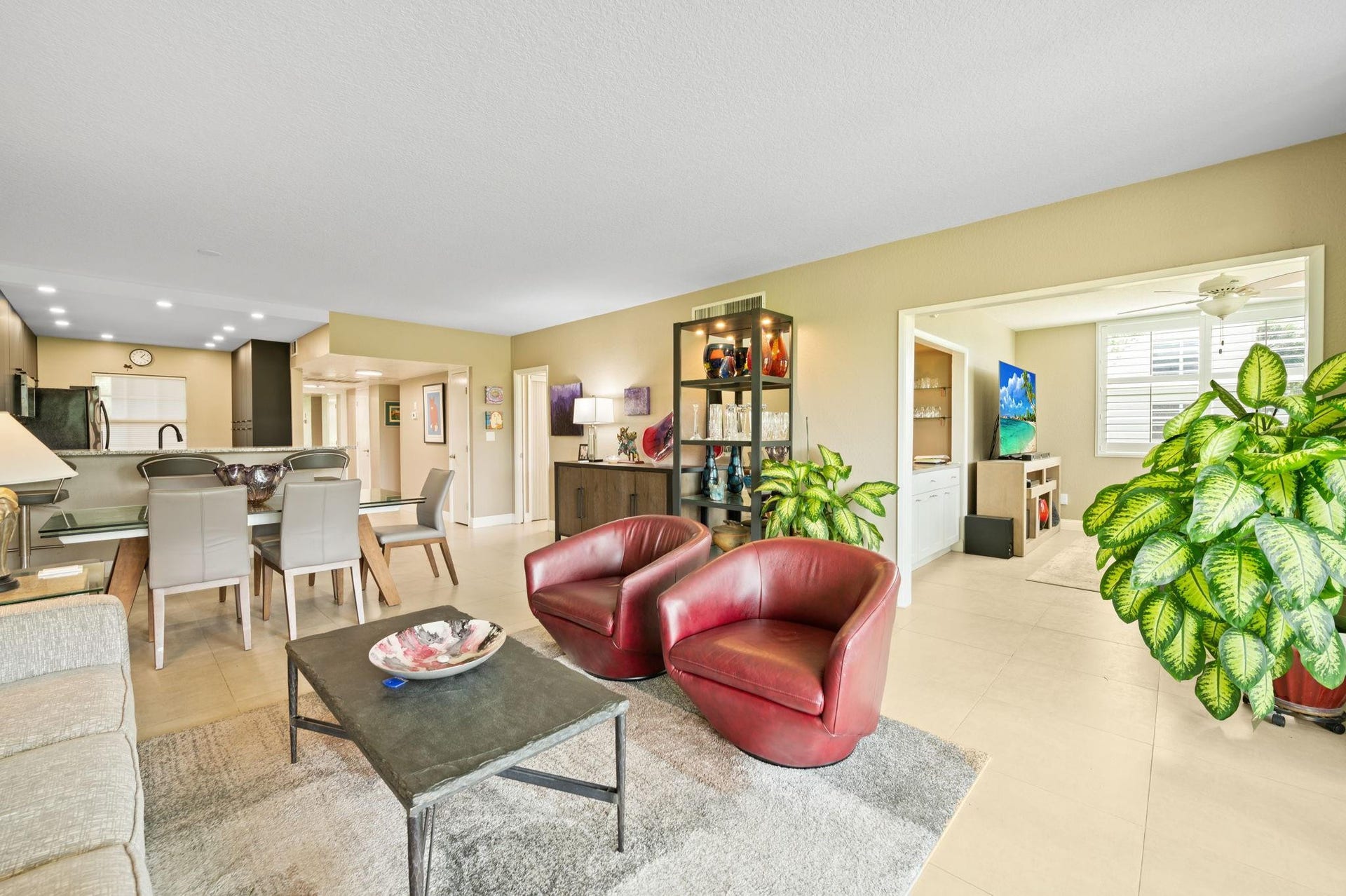555 Oaks Lane, #112, Pompano Beach, FL 33069 555 Oaks Lane, #112, Pompano Beach, FL 33069