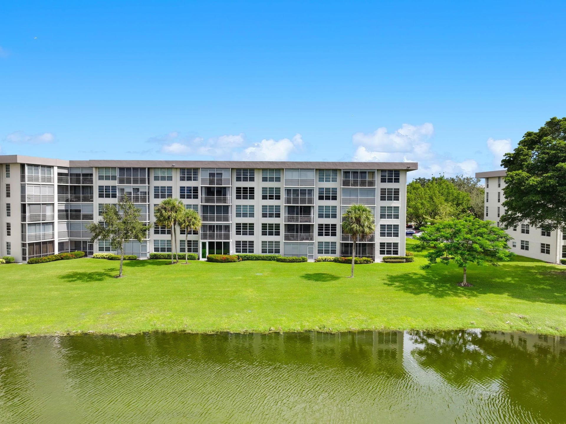 555 Oaks Lane, #112, Pompano Beach, FL 33069 555 Oaks Lane, #112, Pompano Beach, FL 33069