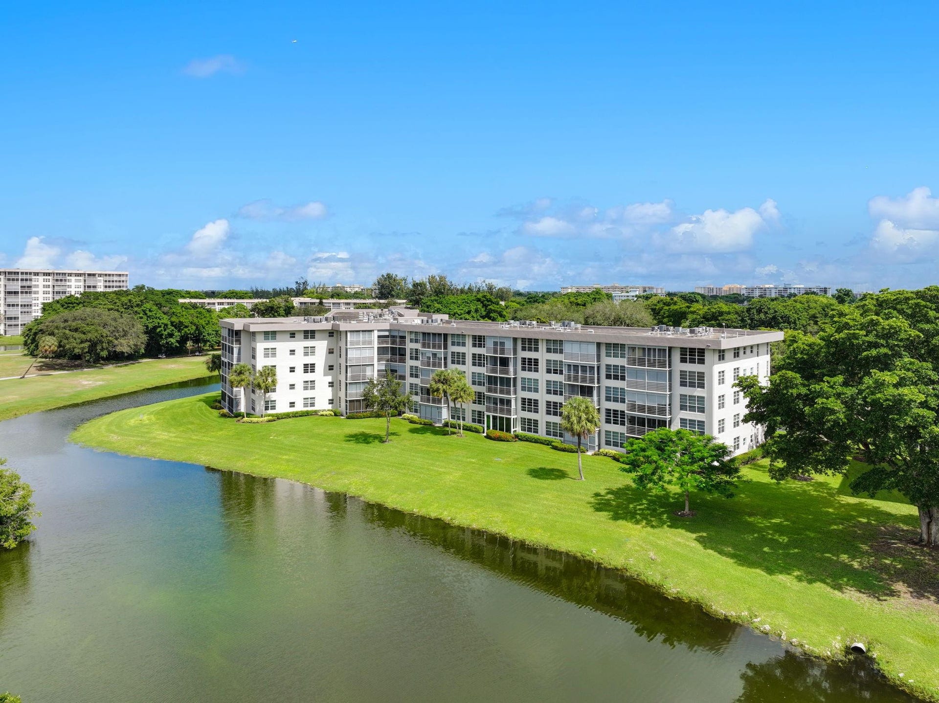 555 Oaks Lane, #112, Pompano Beach, FL 33069 555 Oaks Lane, #112, Pompano Beach, FL 33069