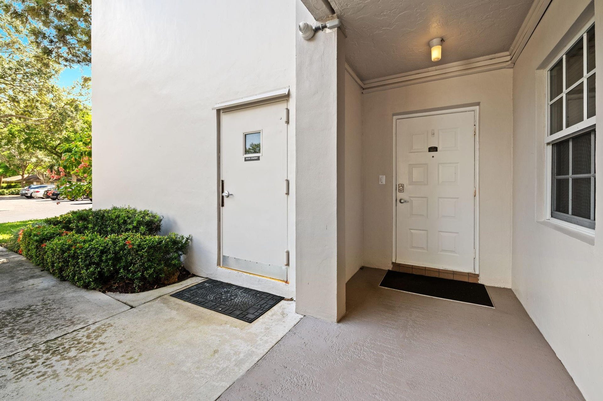 555 Oaks Lane, #112, Pompano Beach, FL 33069 555 Oaks Lane, #112, Pompano Beach, FL 33069