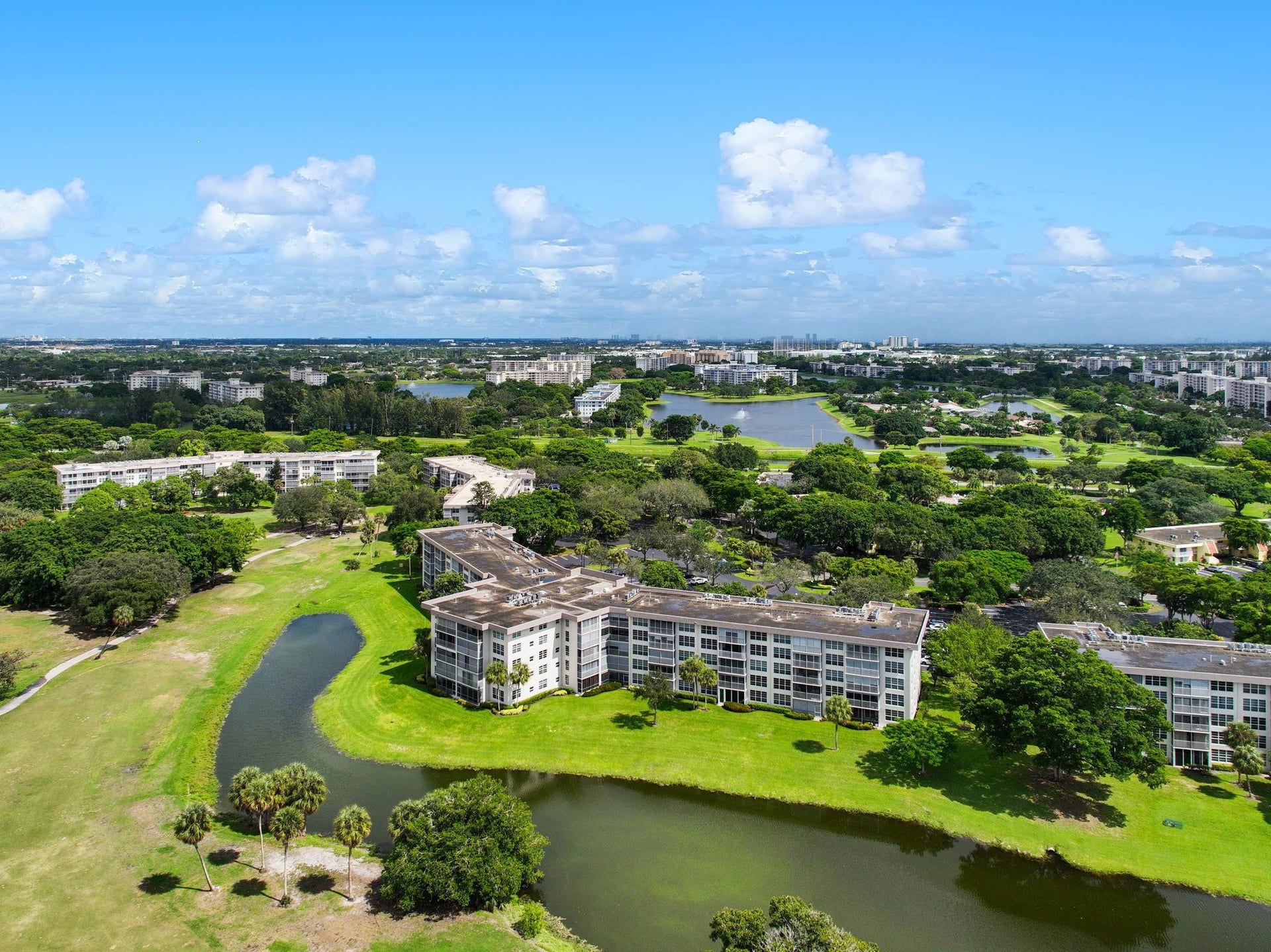 555 Oaks Lane, #112, Pompano Beach, FL 33069 555 Oaks Lane, #112, Pompano Beach, FL 33069