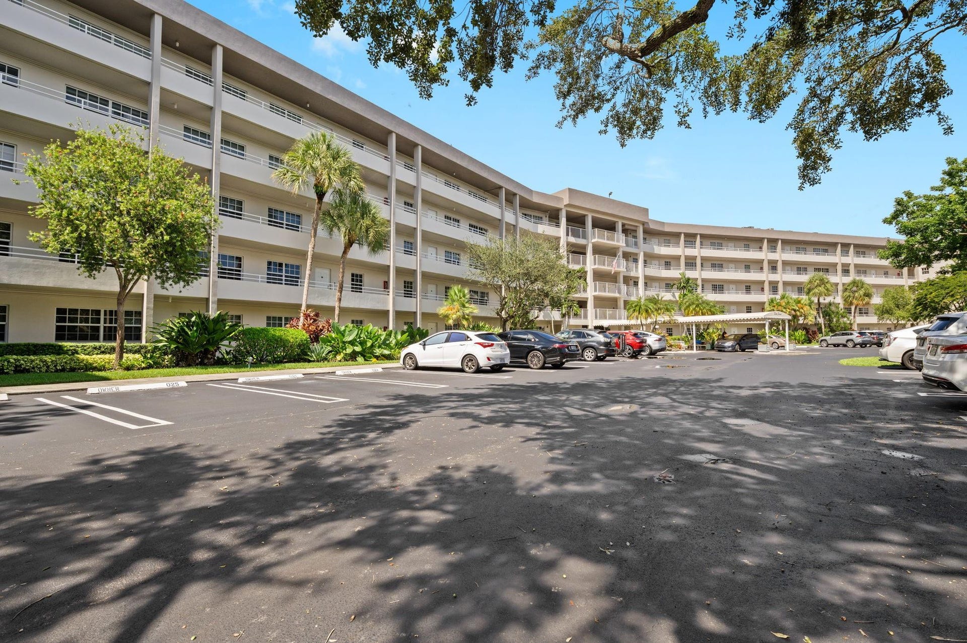 555 Oaks Lane, #112, Pompano Beach, FL 33069 555 Oaks Lane, #112, Pompano Beach, FL 33069