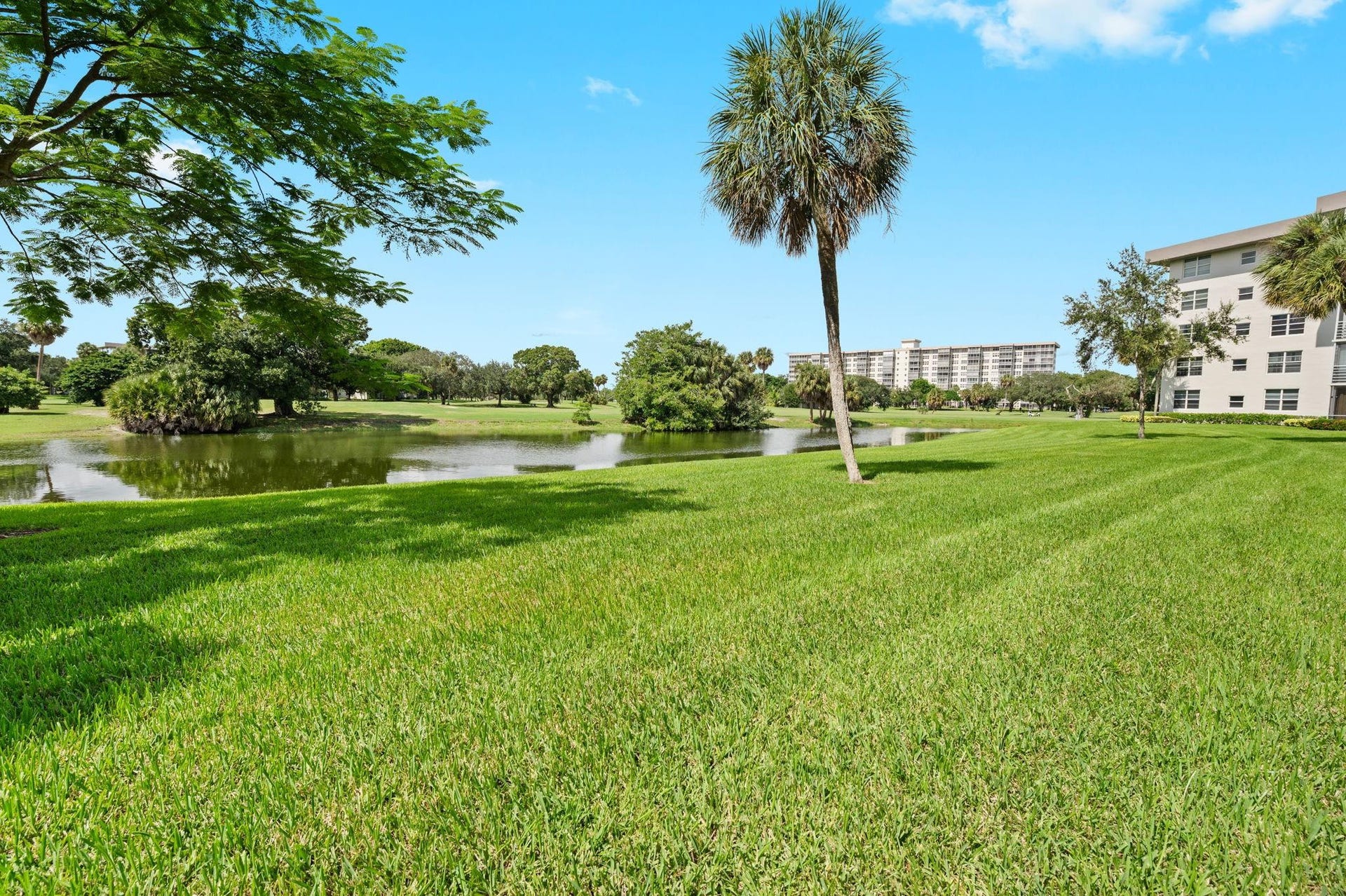 555 Oaks Lane, #112, Pompano Beach, FL 33069 555 Oaks Lane, #112, Pompano Beach, FL 33069