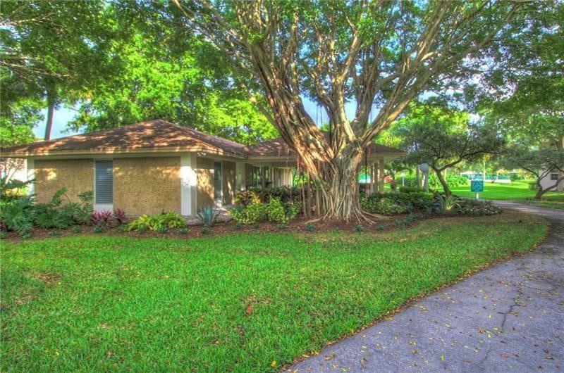 555 Oaks Lane, #112, Pompano Beach, FL 33069 555 Oaks Lane, #112, Pompano Beach, FL 33069