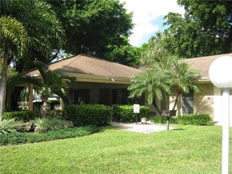 555 Oaks Lane, #112, Pompano Beach, FL 33069 555 Oaks Lane, #112, Pompano Beach, FL 33069