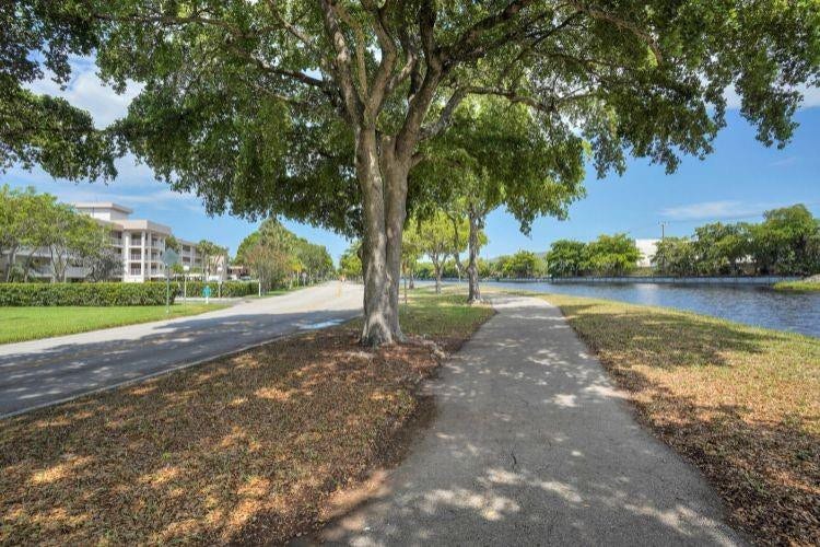 555 Oaks Lane, #112, Pompano Beach, FL 33069 555 Oaks Lane, #112, Pompano Beach, FL 33069