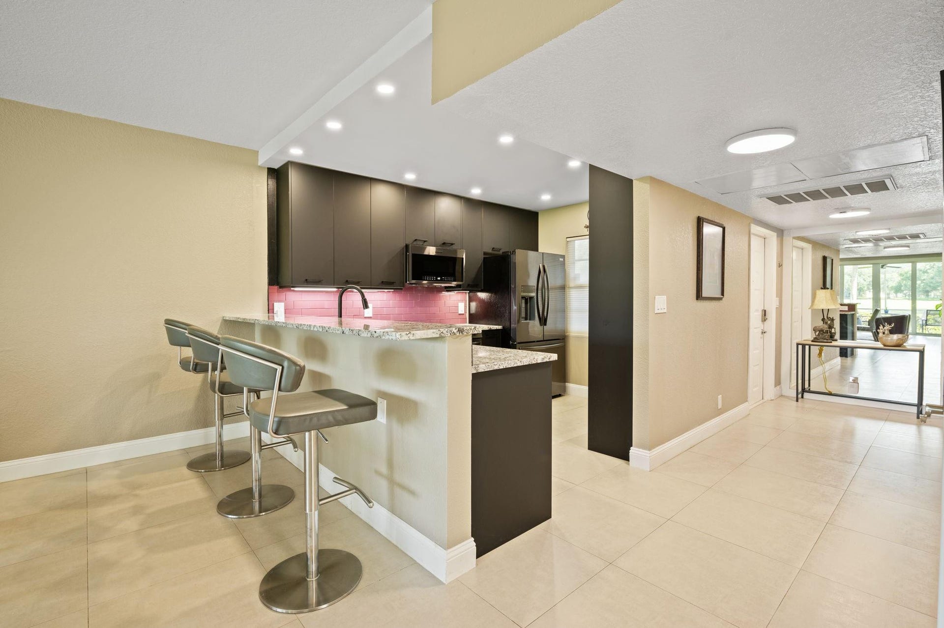 555 Oaks Lane, #112, Pompano Beach, FL 33069 555 Oaks Lane, #112, Pompano Beach, FL 33069