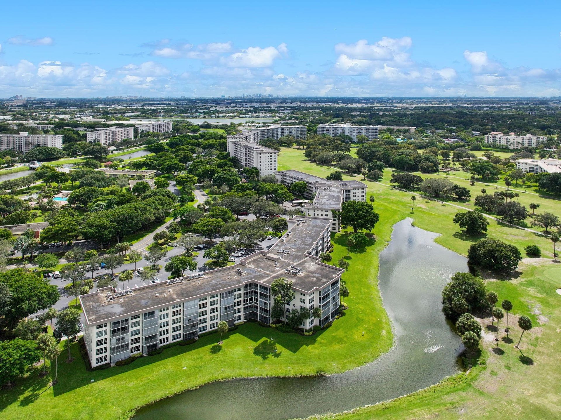 555 Oaks Lane, #112, Pompano Beach, FL 33069 555 Oaks Lane, #112, Pompano Beach, FL 33069